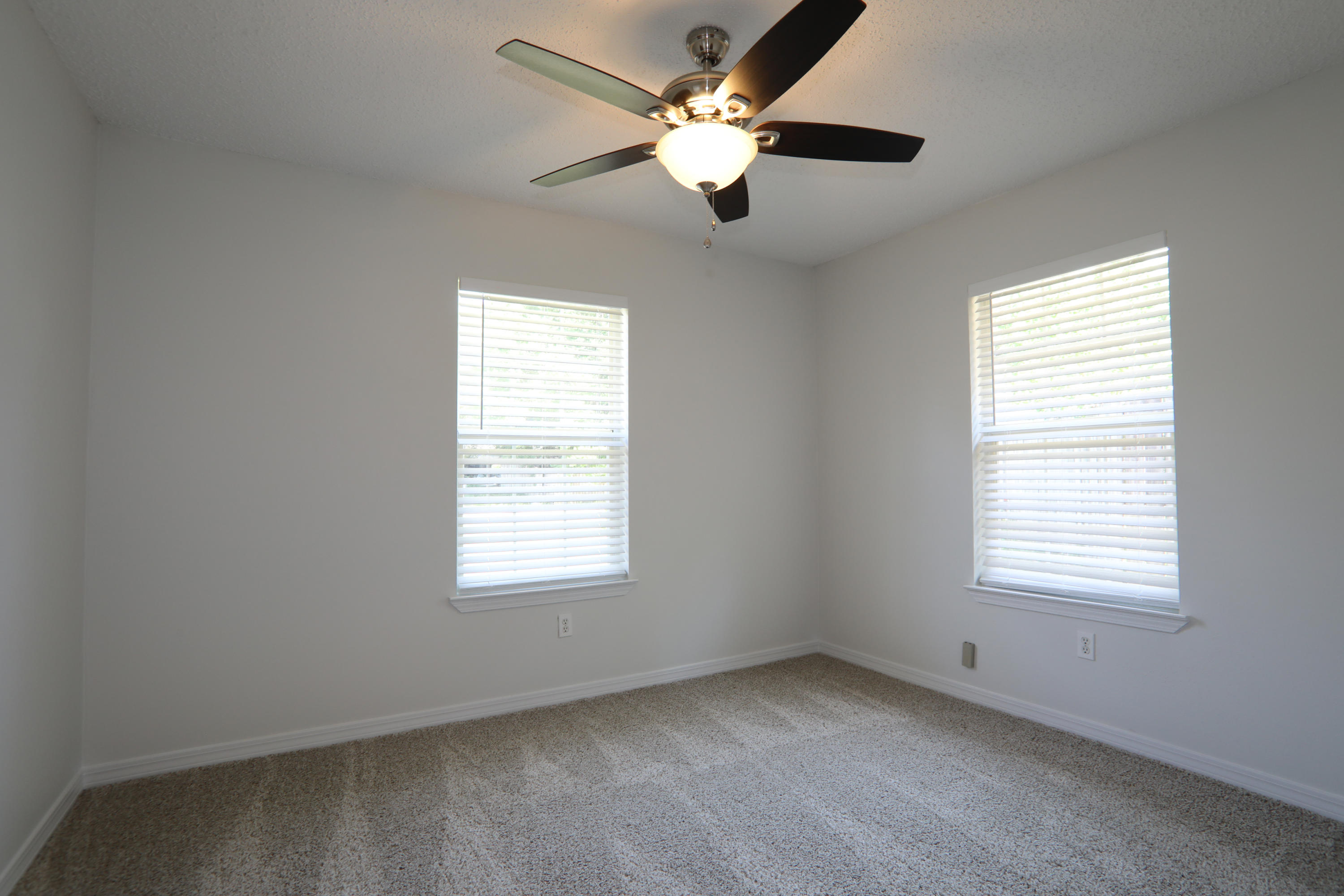 SOUTH POINTE EST - Residential