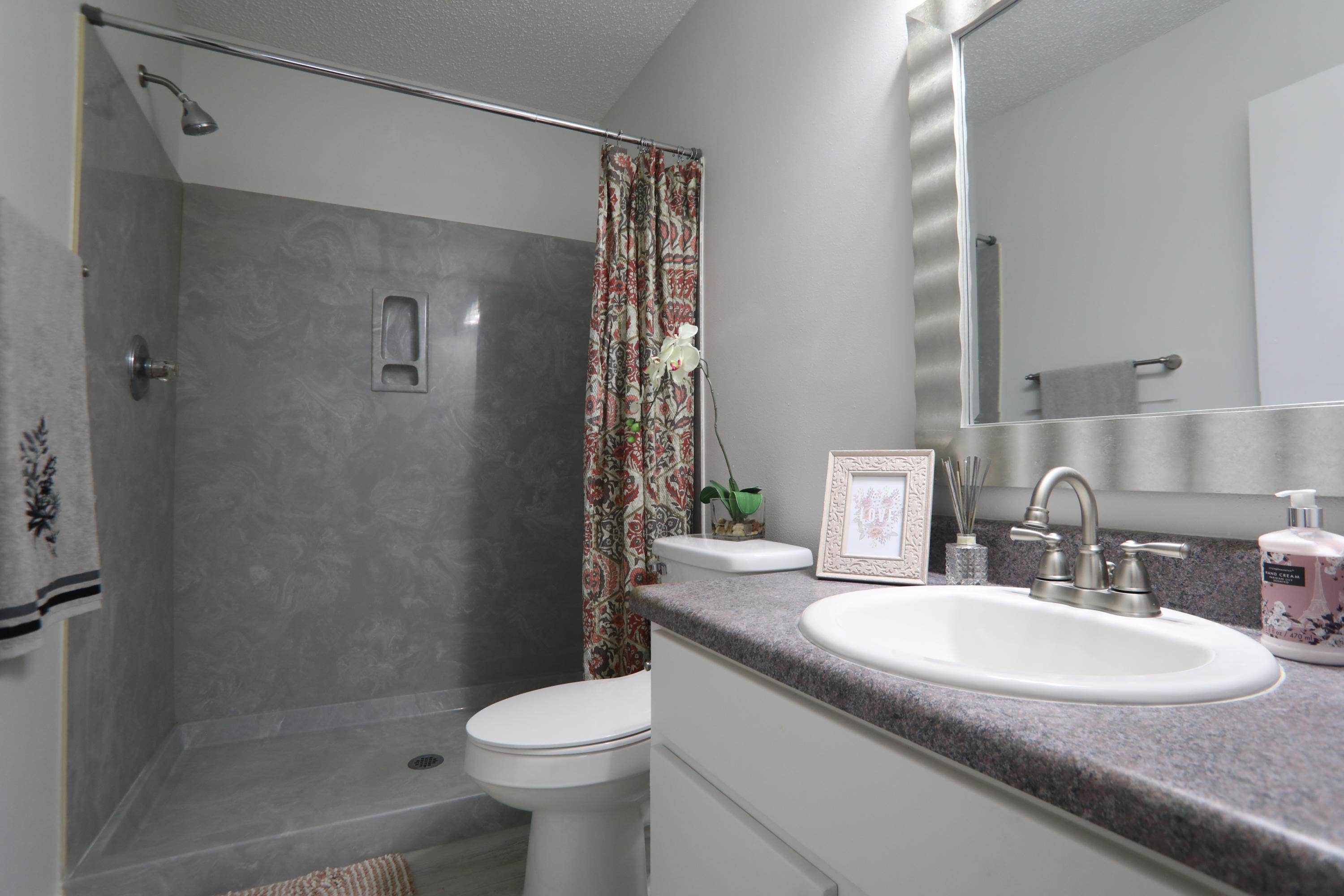 SOUTH POINTE EST - Residential