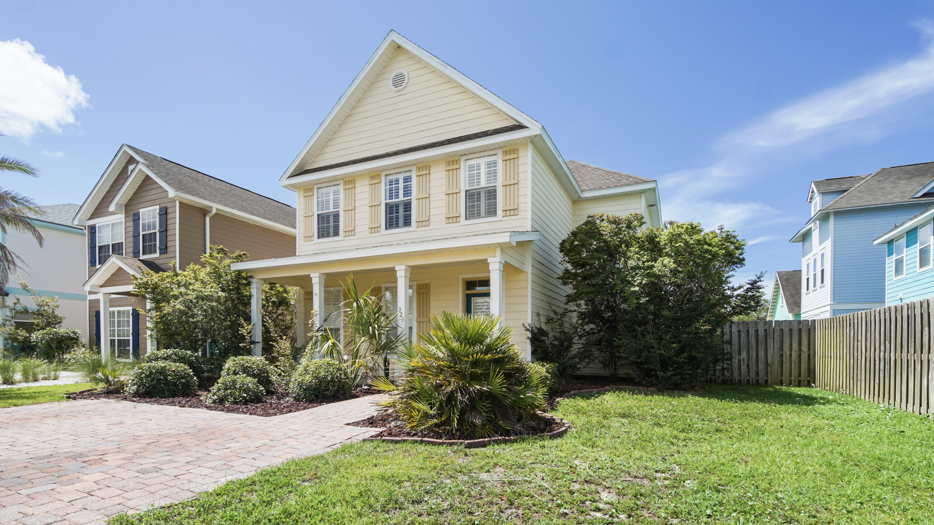 HARRISON'S WALK - Residential