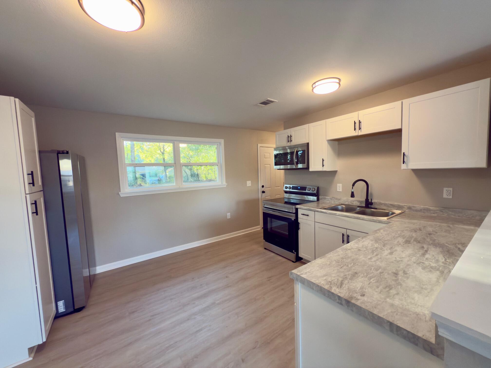 LAKEWOOD S/D LOT 3 BLK 2 - Residential