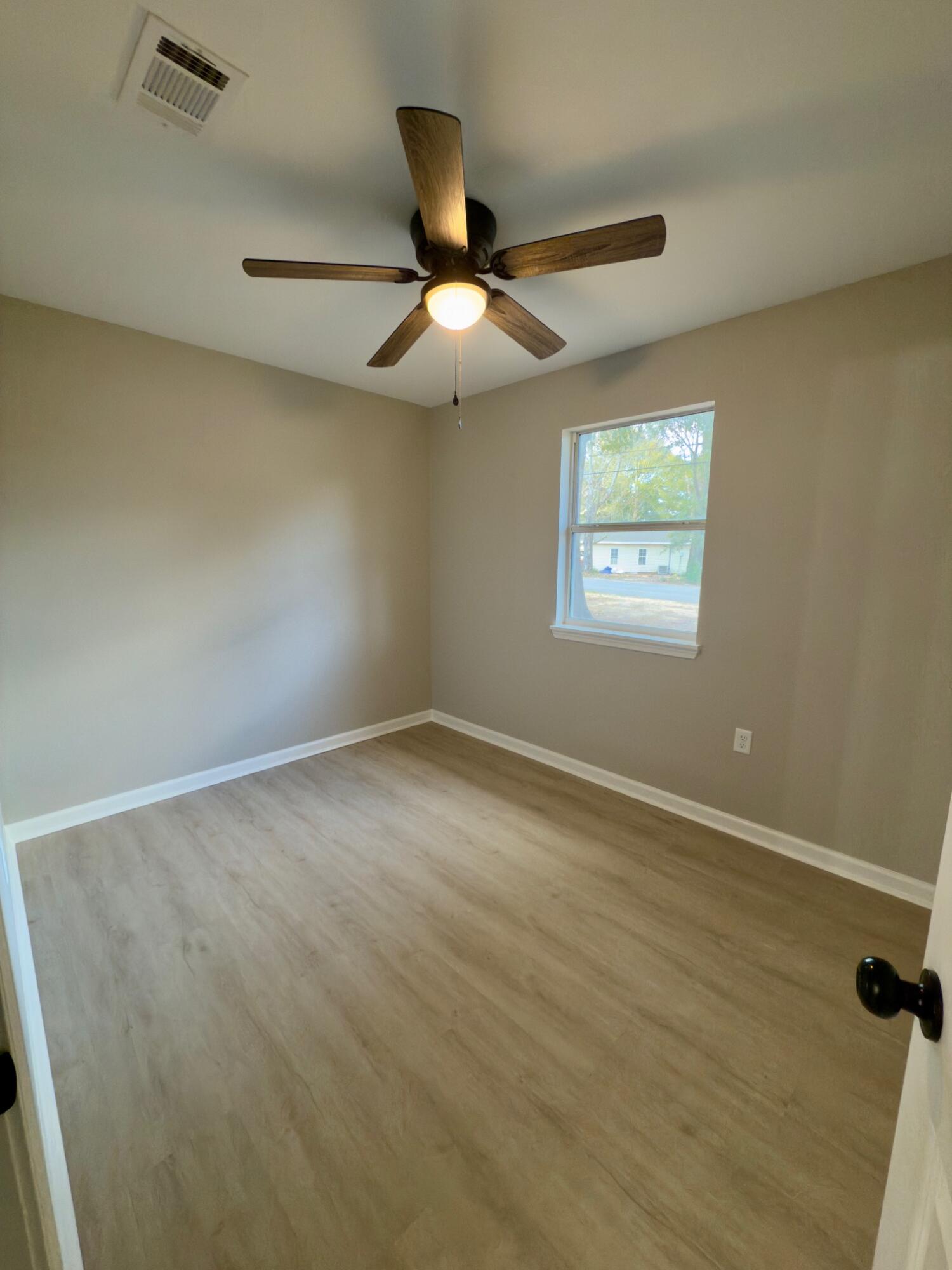 LAKEWOOD S/D LOT 3 BLK 2 - Residential