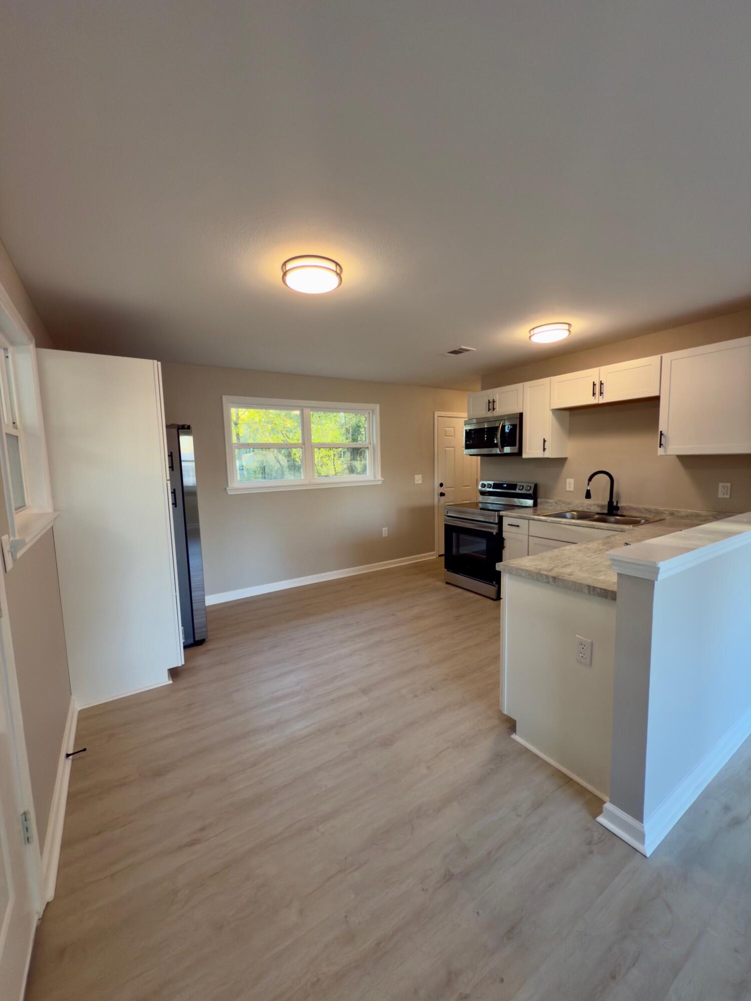 LAKEWOOD S/D LOT 3 BLK 2 - Residential