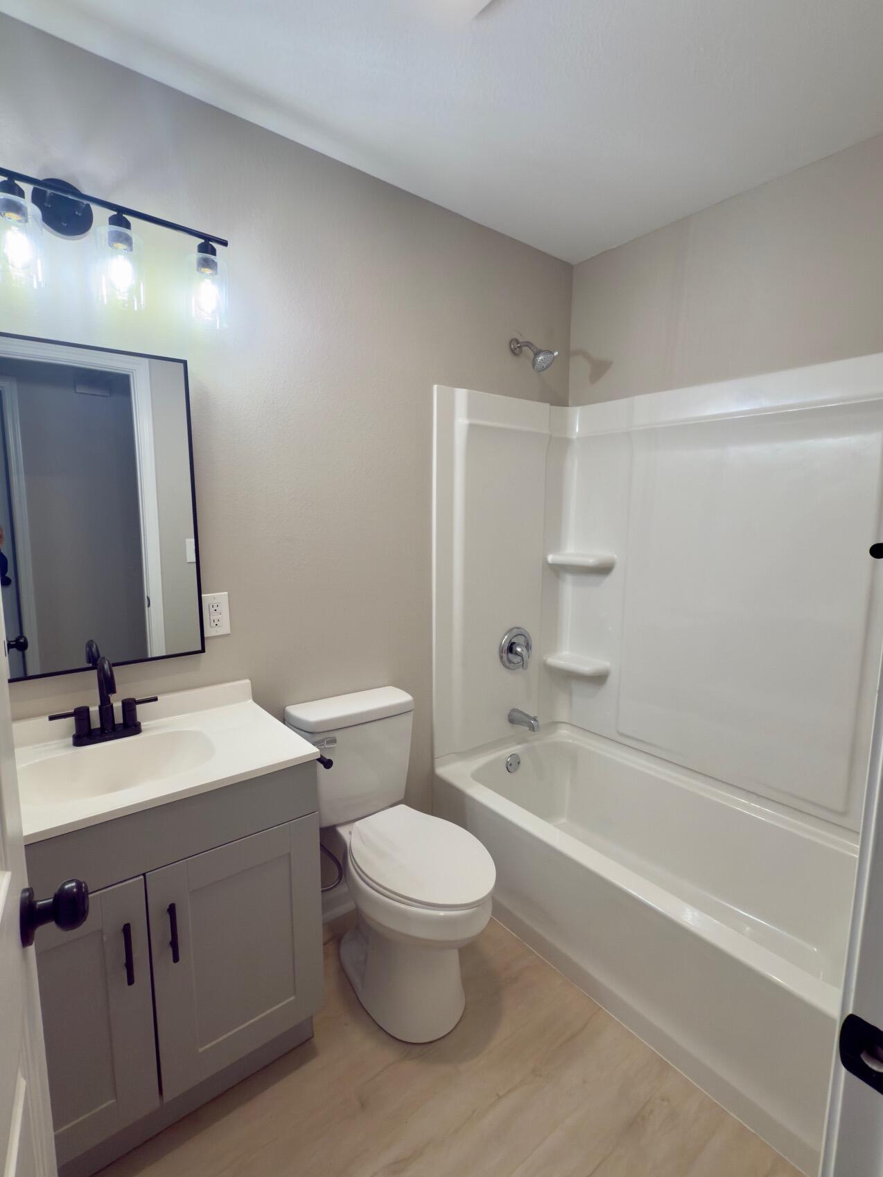 LAKEWOOD S/D LOT 3 BLK 2 - Residential