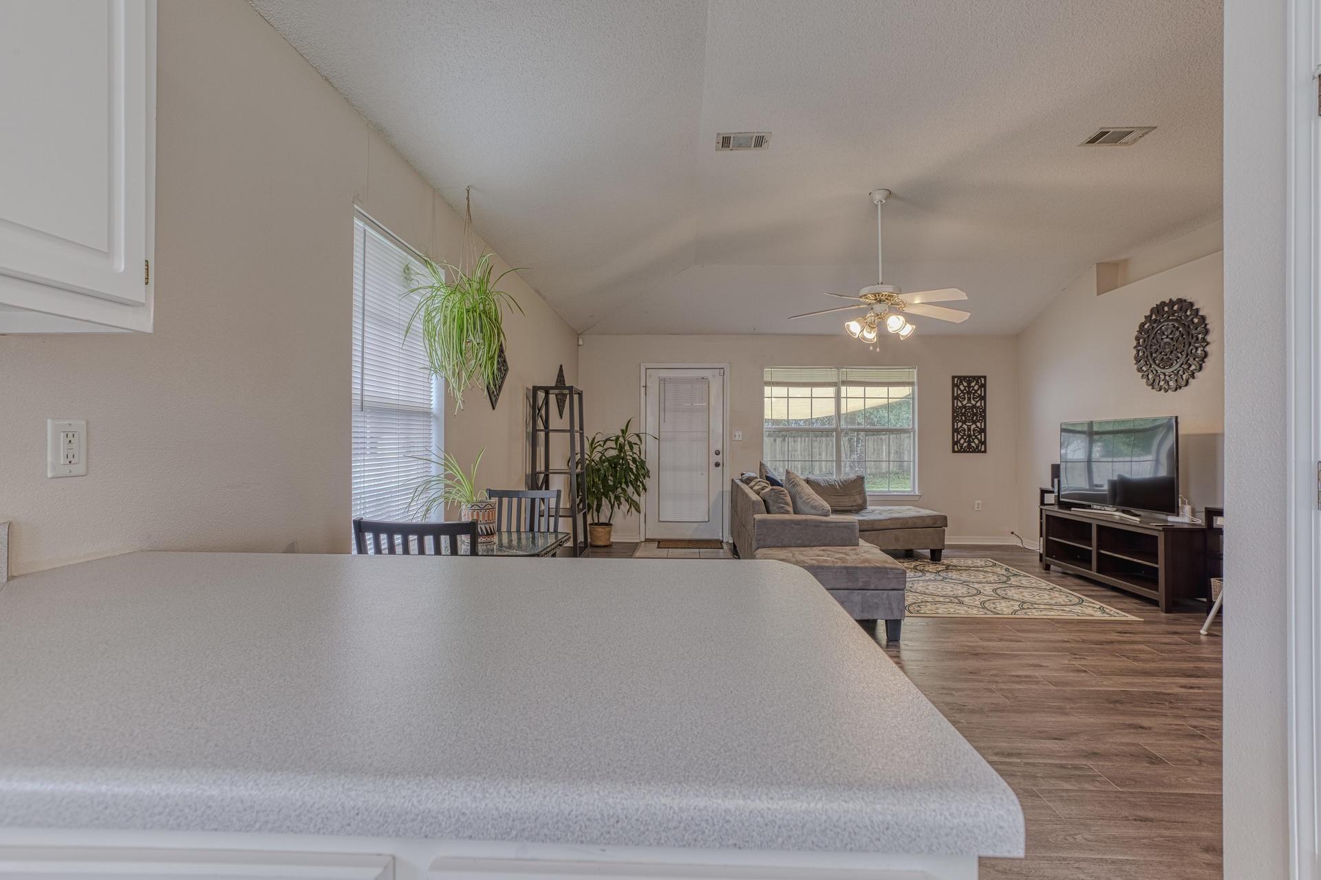 CHEROKEE BEND S/D - Residential Lease