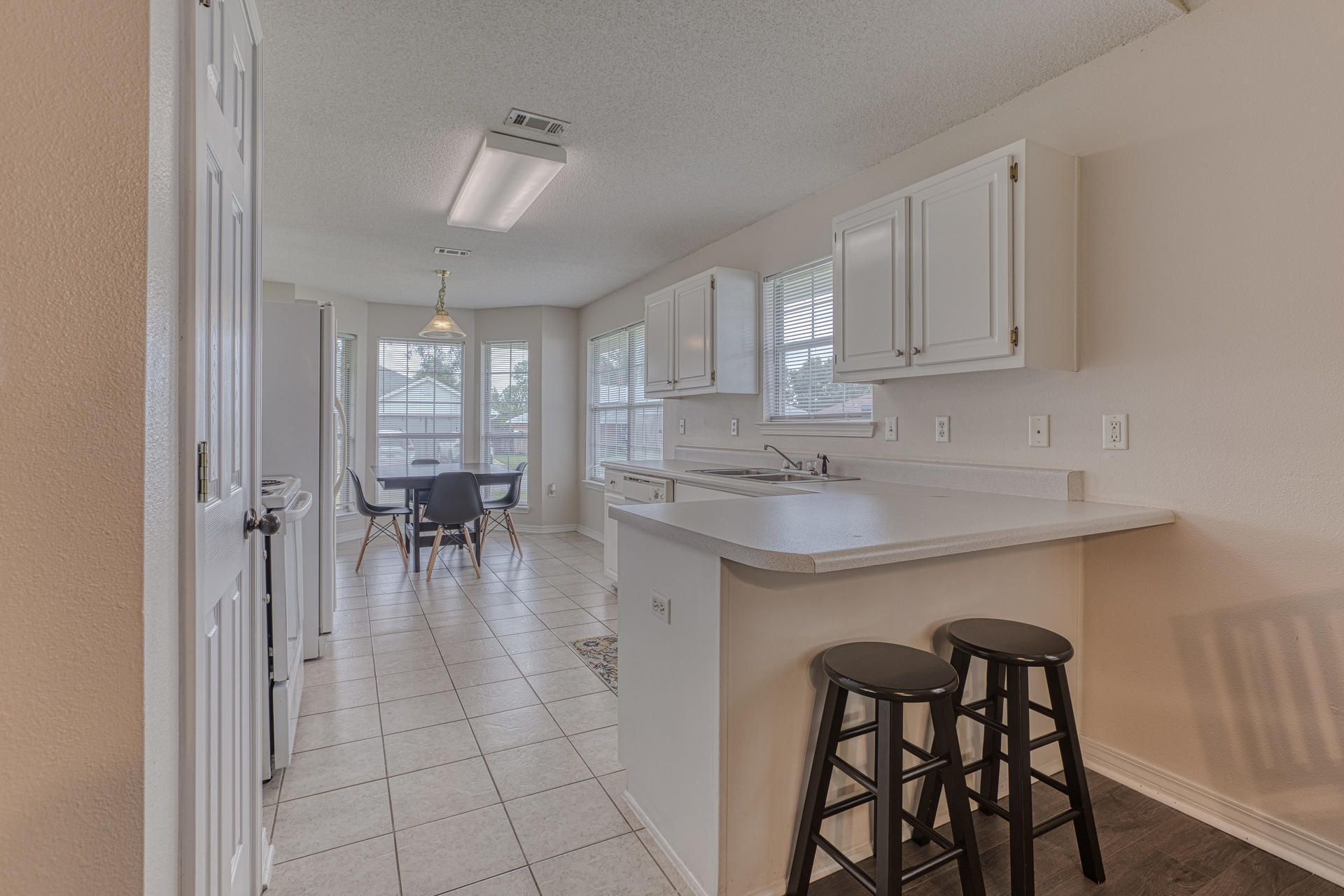 CHEROKEE BEND S/D - Residential Lease