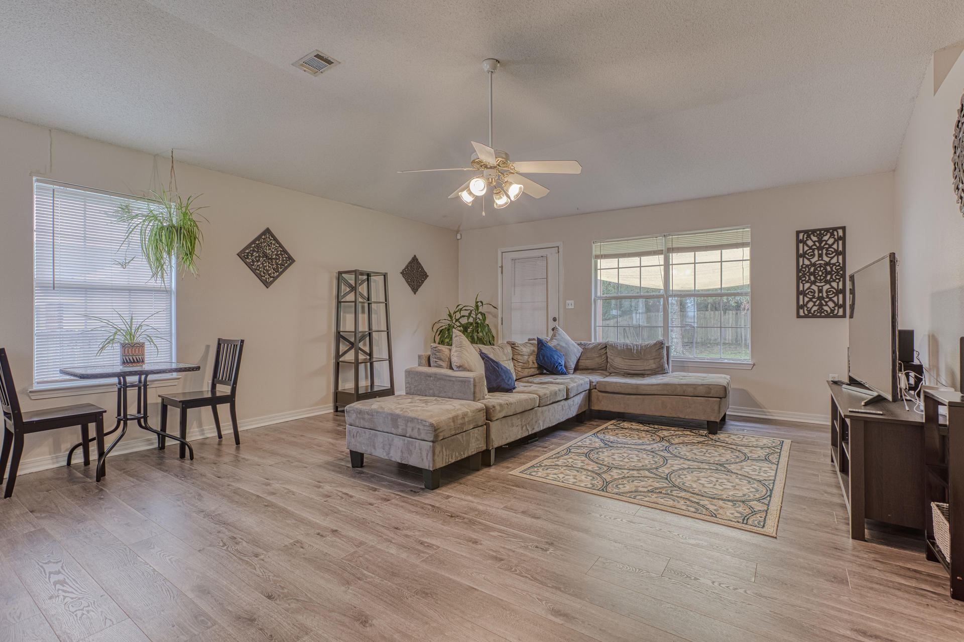 CHEROKEE BEND S/D - Residential Lease