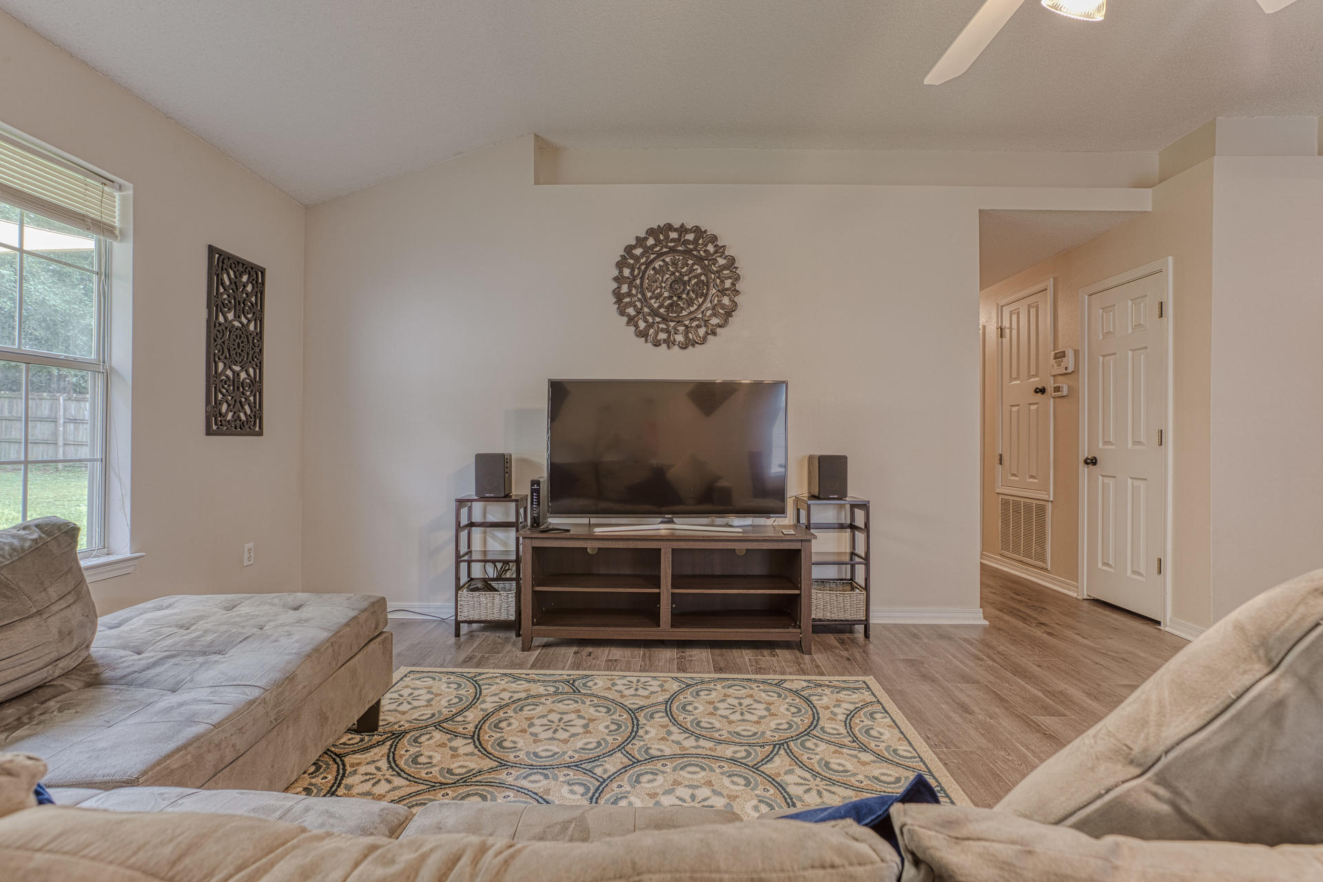 CHEROKEE BEND S/D - Residential Lease
