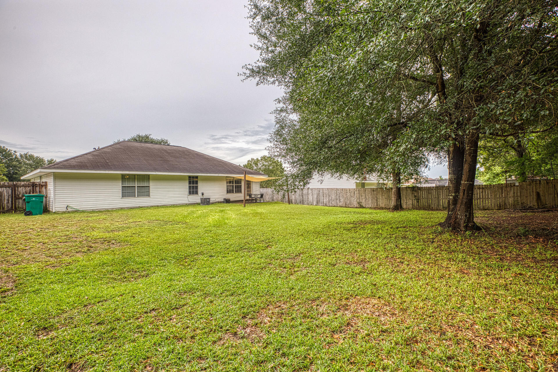 CHEROKEE BEND S/D - Residential Lease