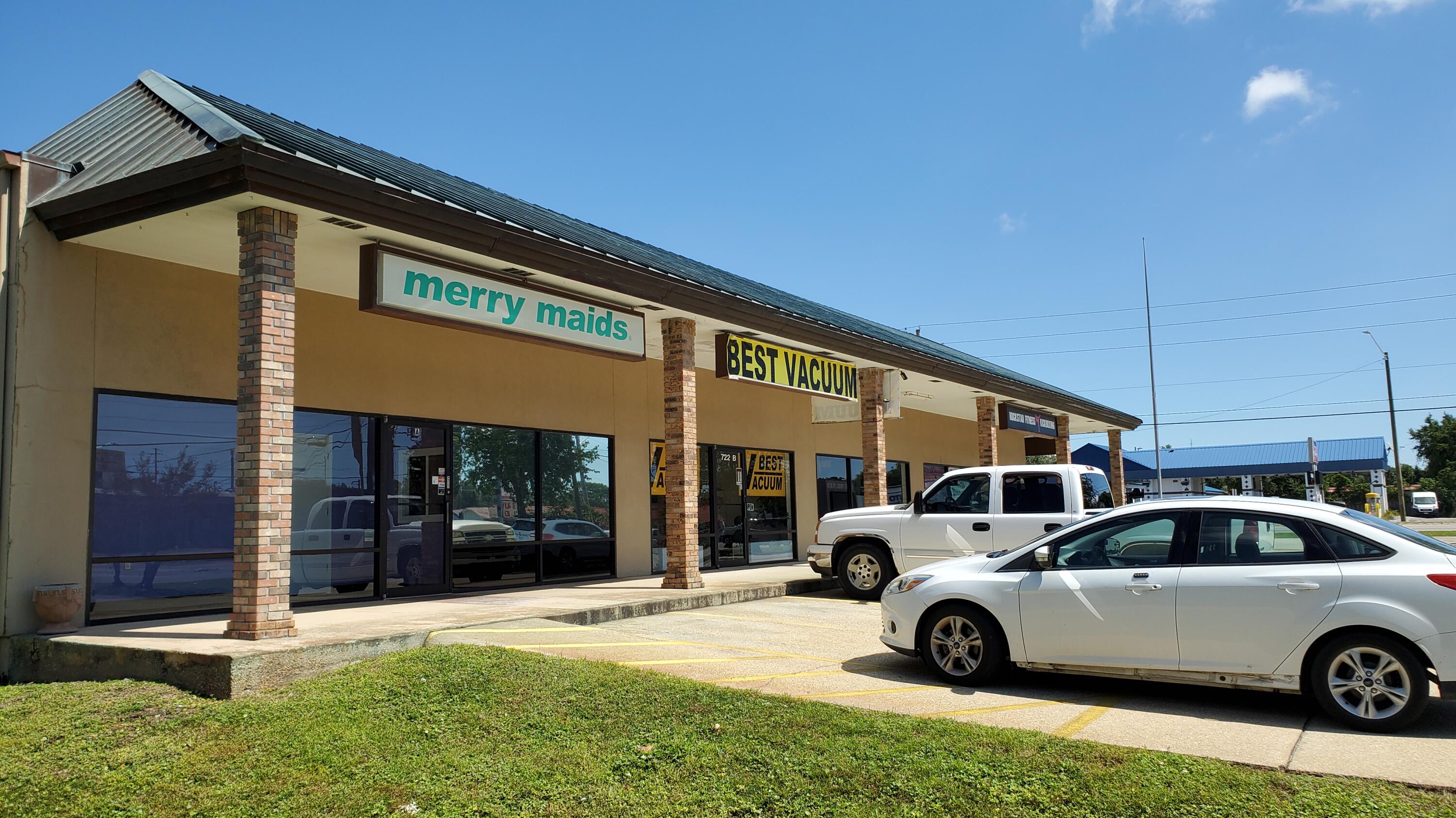 Surprisingly spacious end unit commercial property! Currently has a reception area, office space and lots of storage - let's not forget the bathroom too! The owner is flexible with remodeling. Call today to schedule a time to show: 850-244-2100 x-0