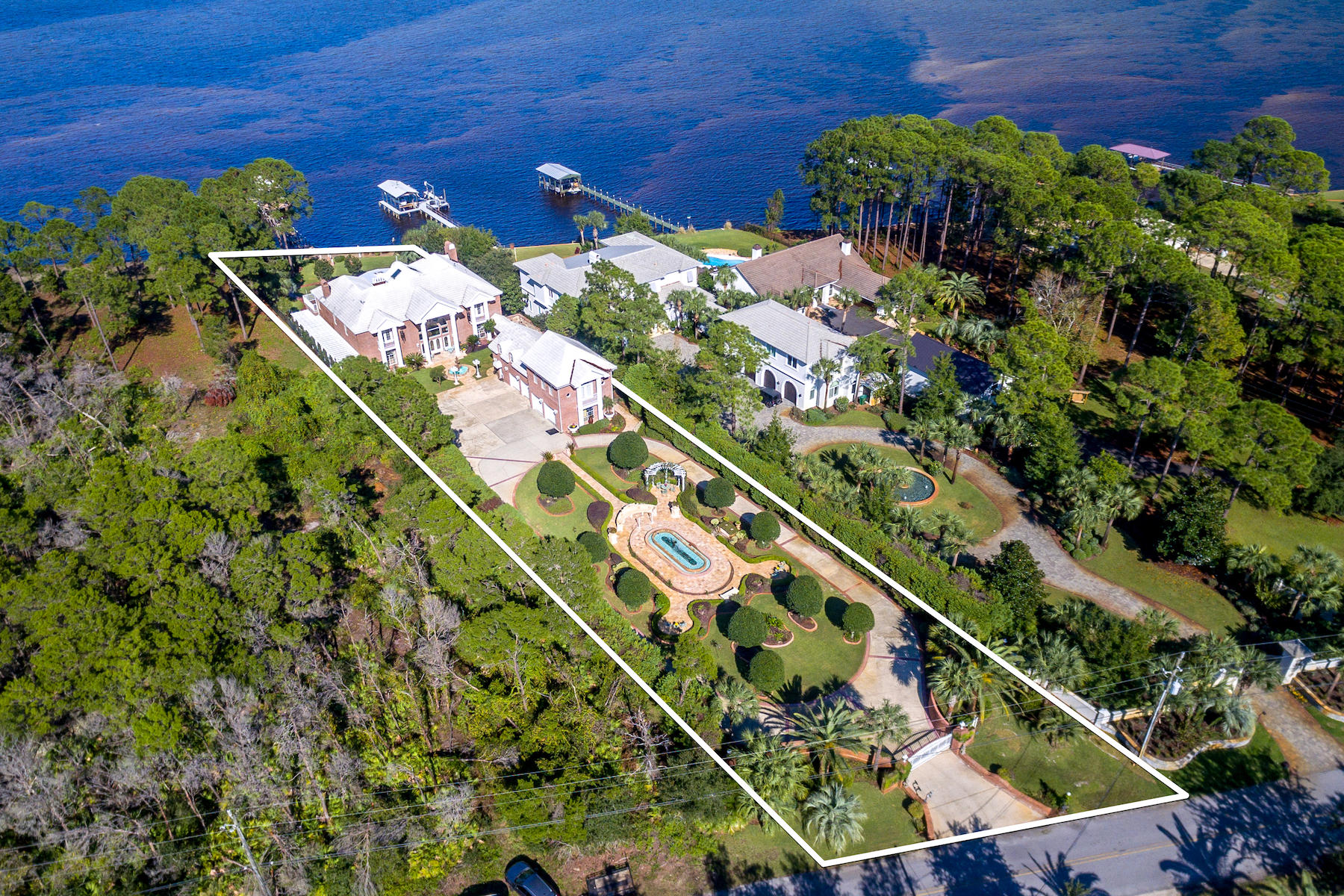 WHISPERING OAKS - Residential