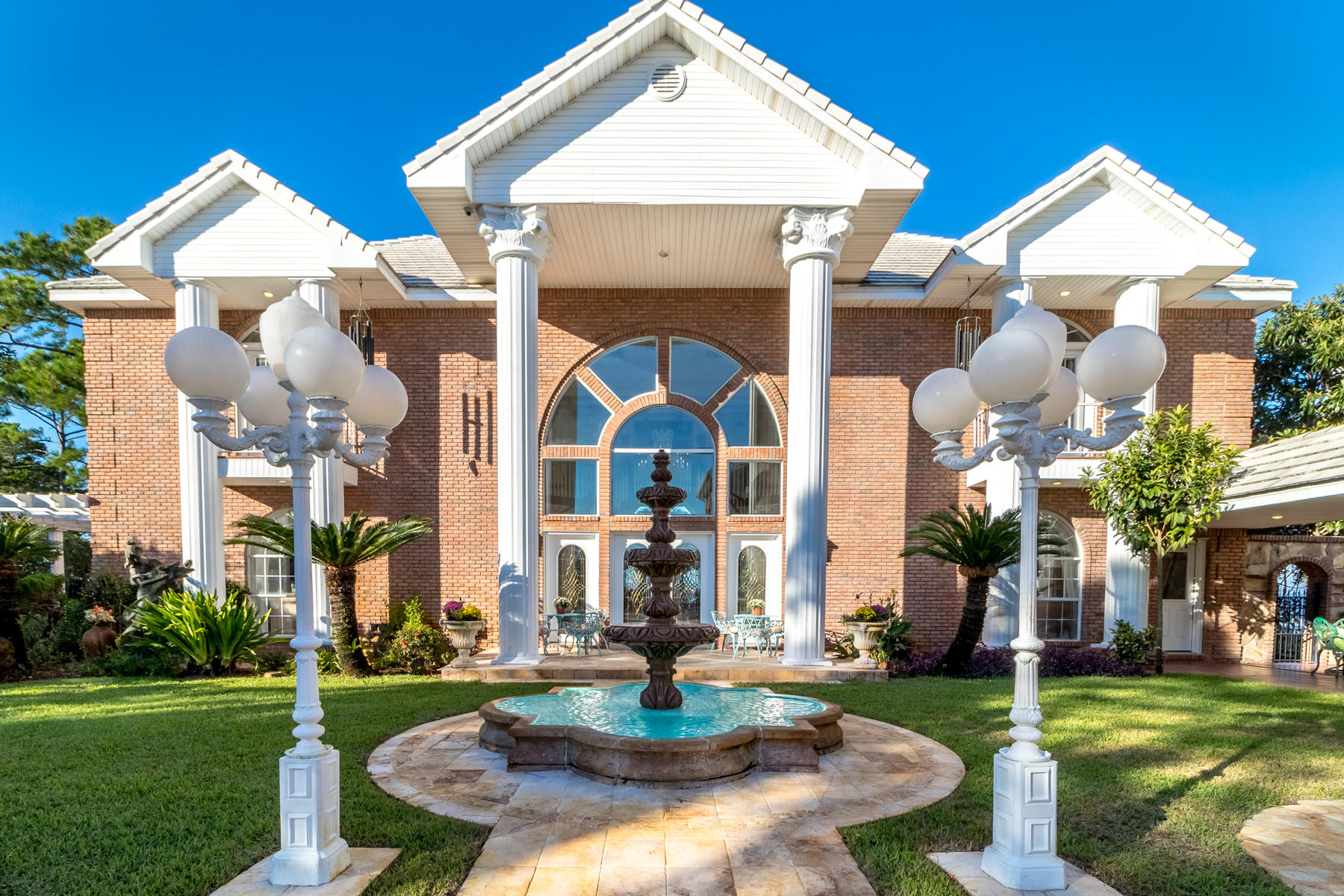 WHISPERING OAKS - Residential