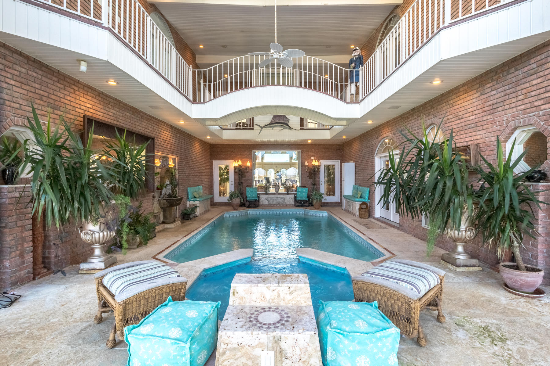 WHISPERING OAKS - Residential