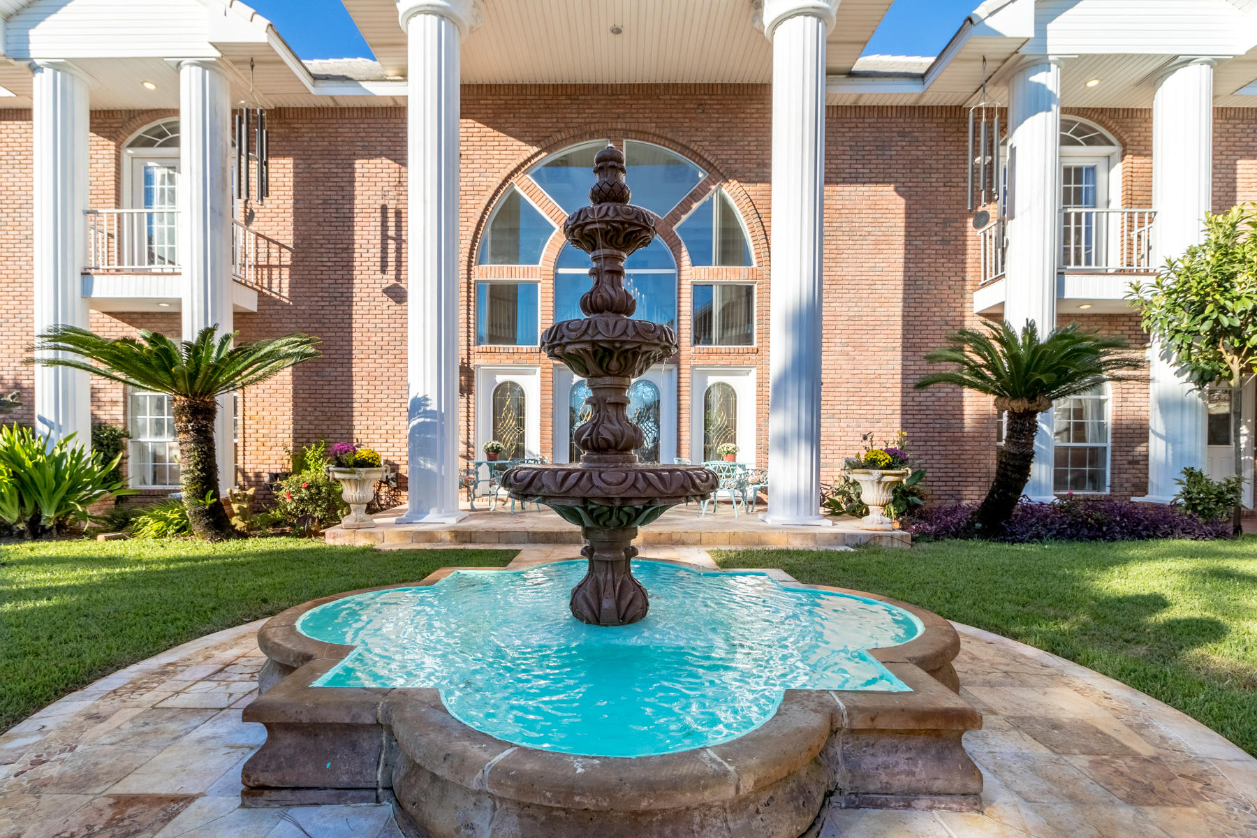 WHISPERING OAKS - Residential