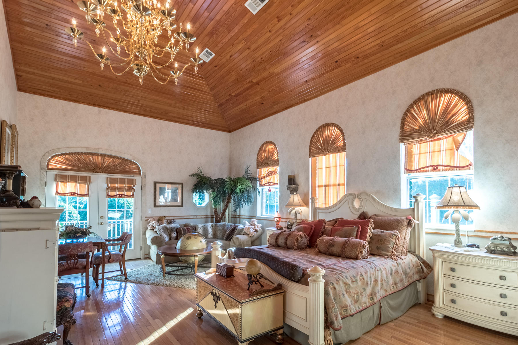 WHISPERING OAKS - Residential