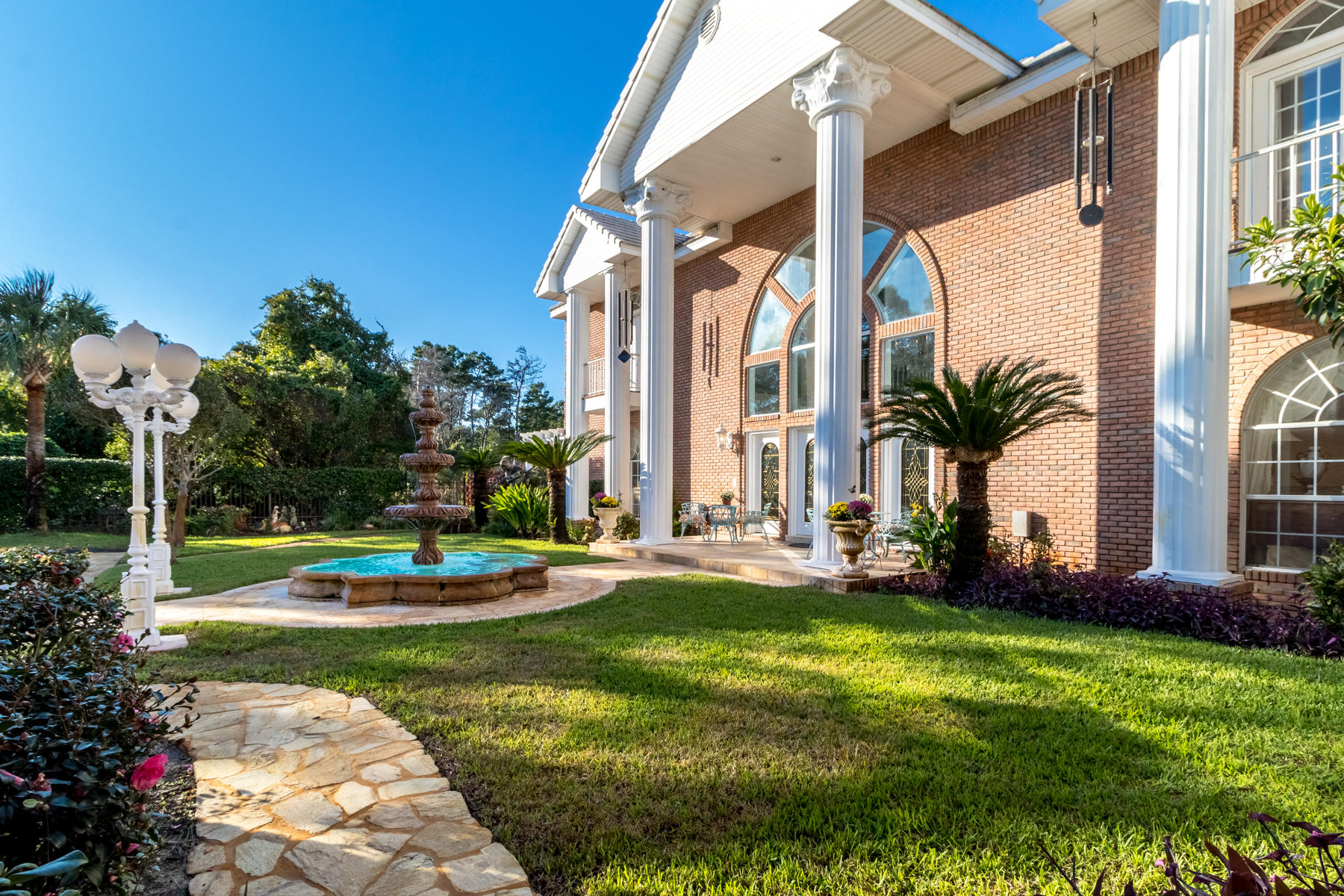 WHISPERING OAKS - Residential