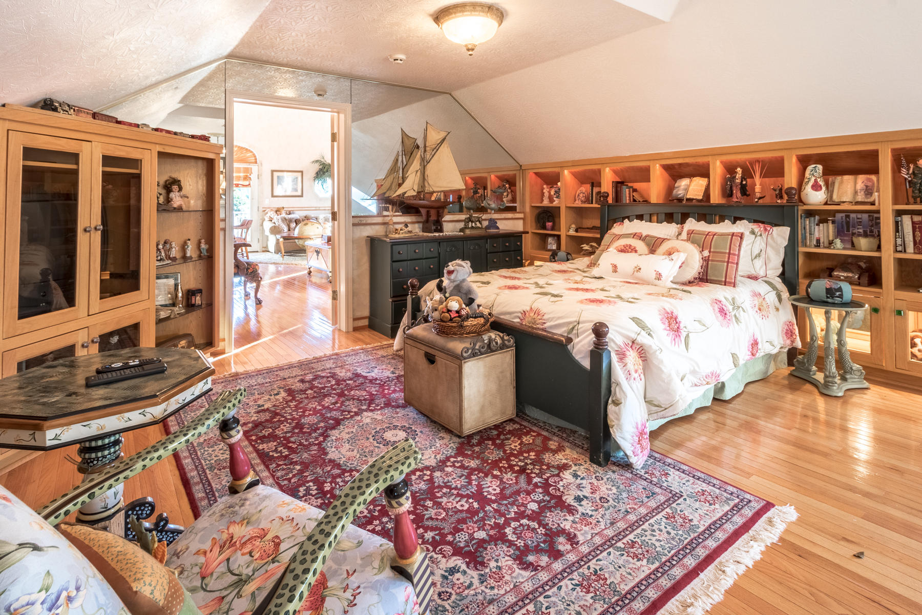 WHISPERING OAKS - Residential