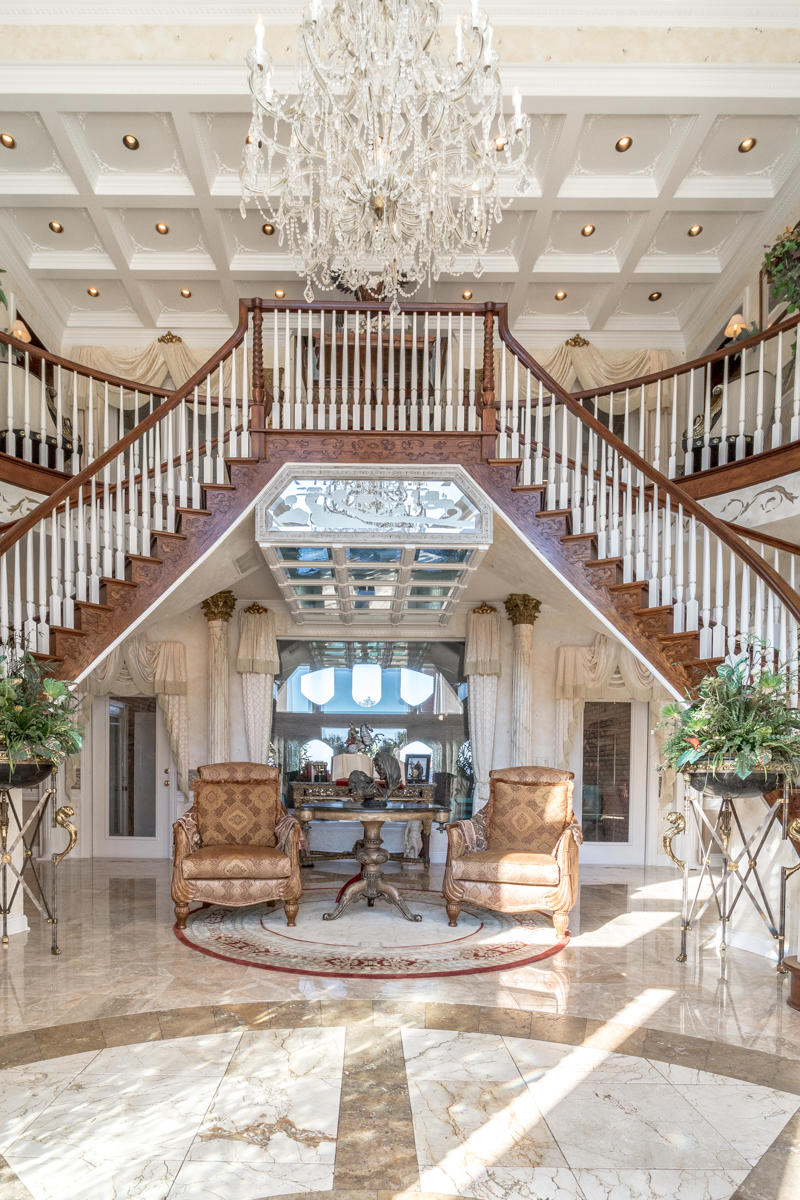 WHISPERING OAKS - Residential