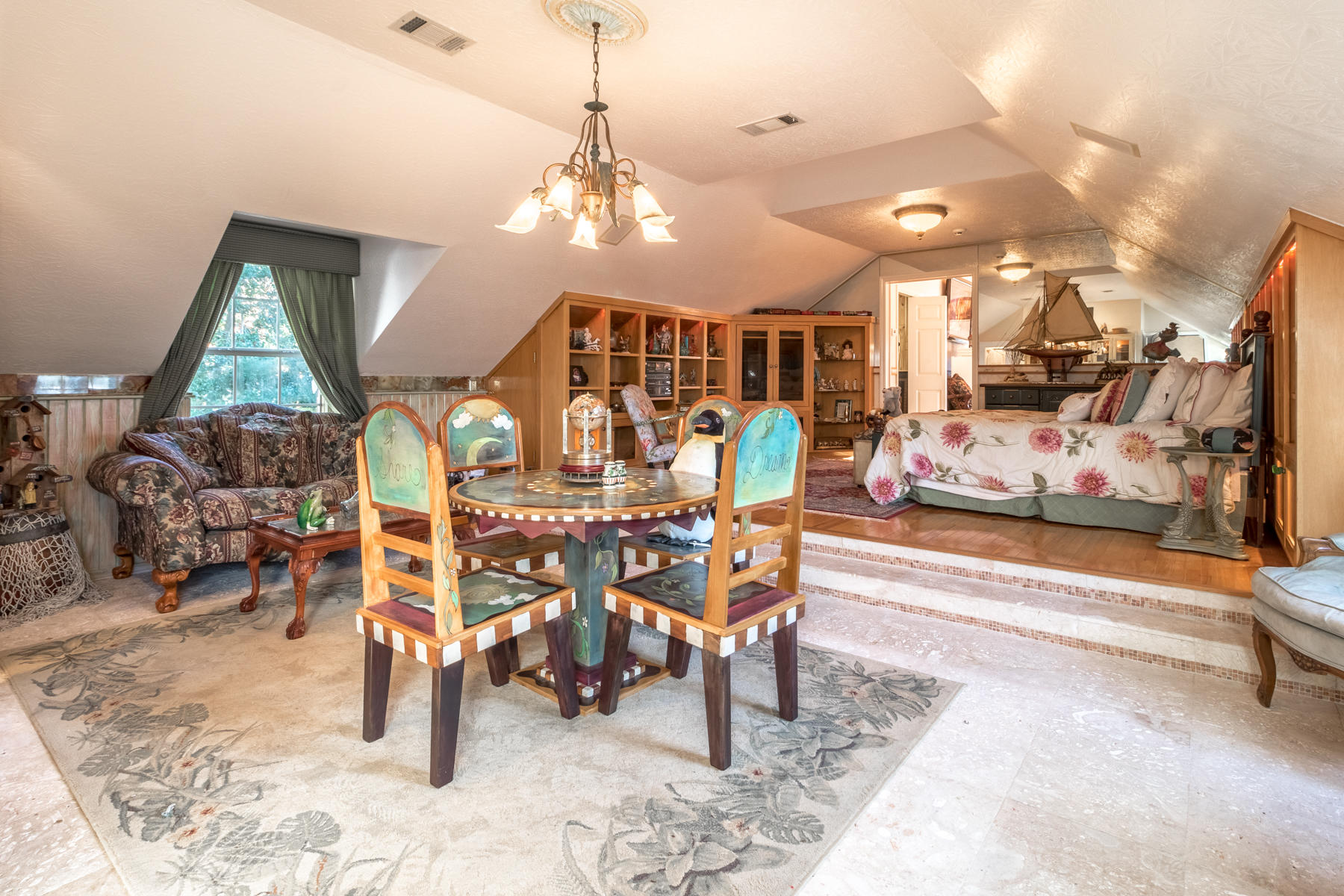 WHISPERING OAKS - Residential