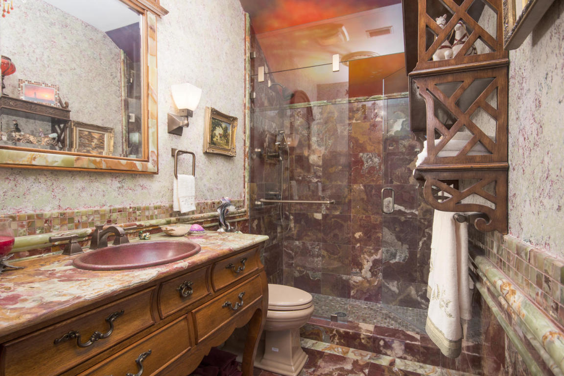 WHISPERING OAKS - Residential