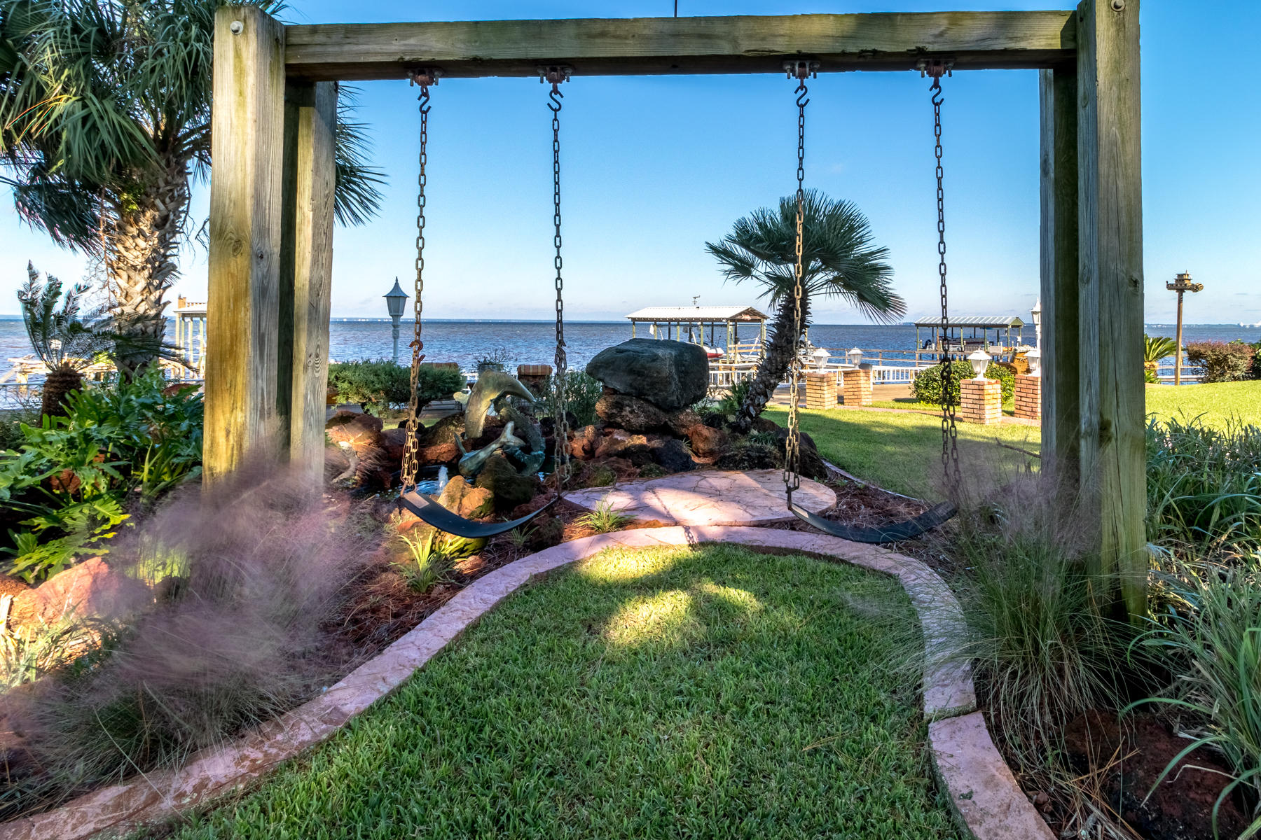 WHISPERING OAKS - Residential