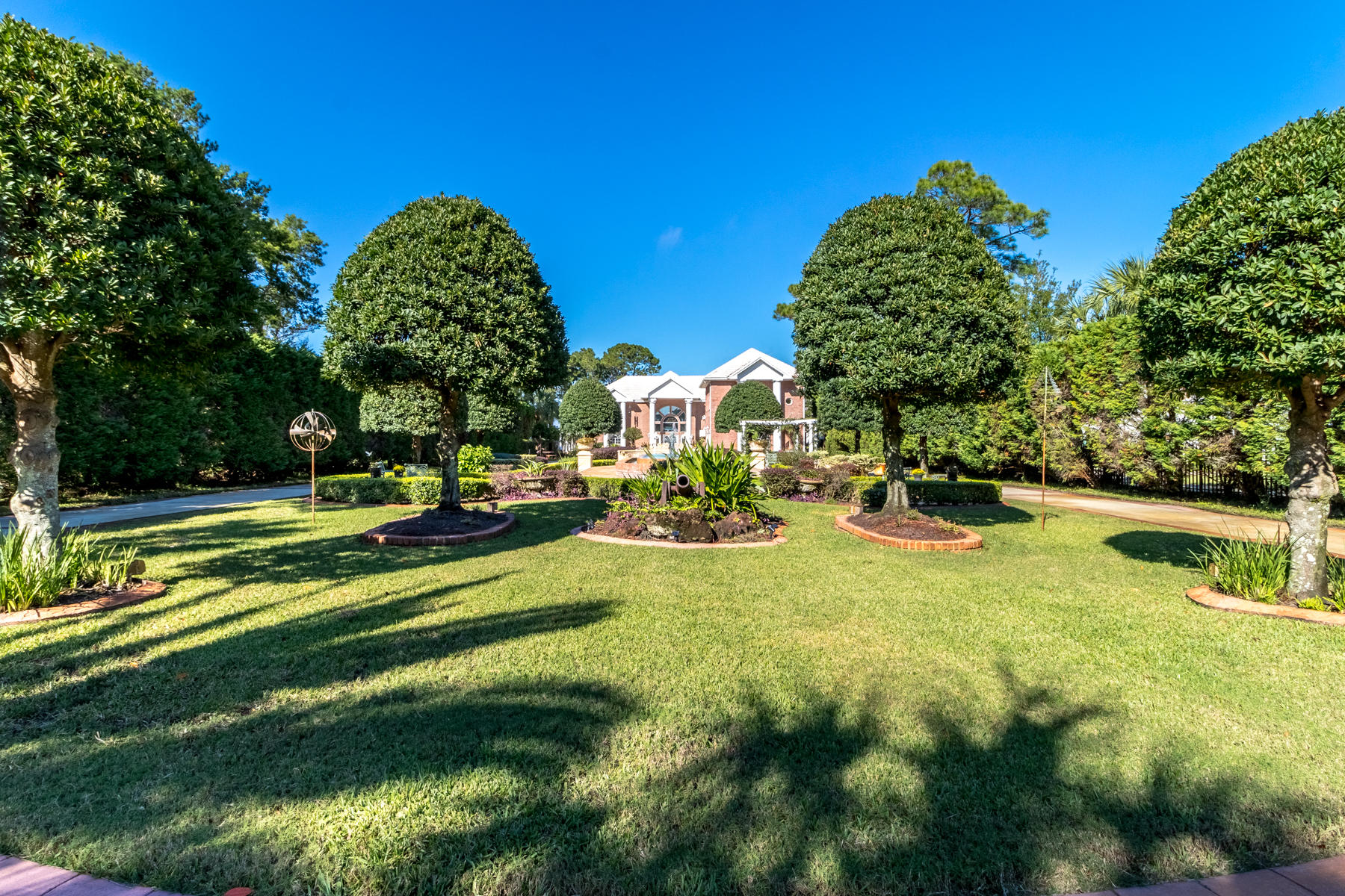WHISPERING OAKS - Residential