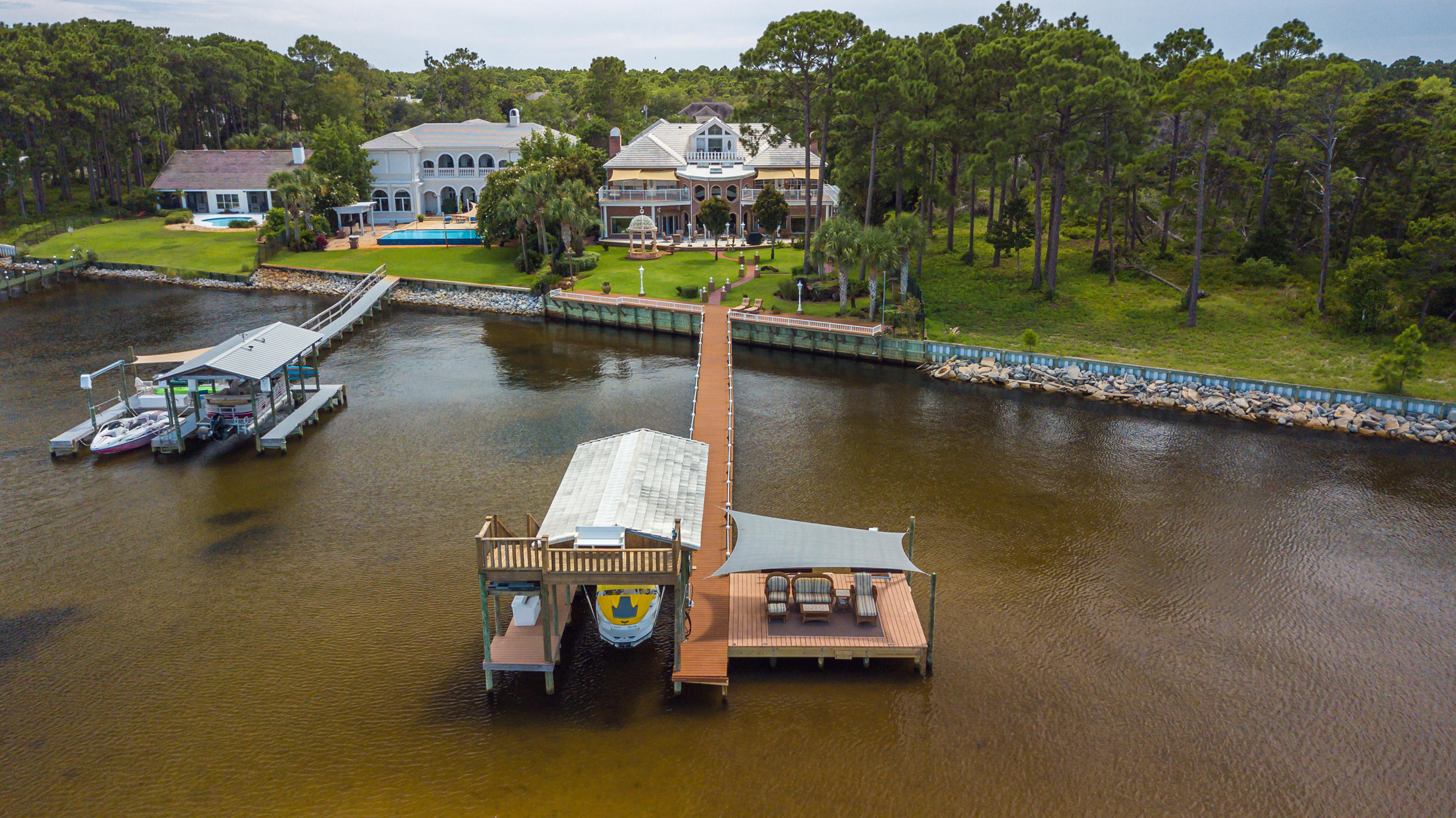 WHISPERING OAKS - Residential