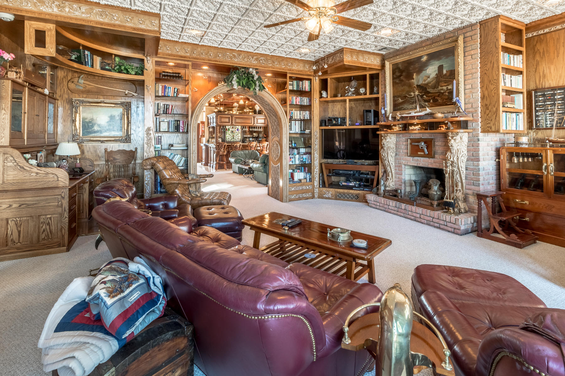 WHISPERING OAKS - Residential
