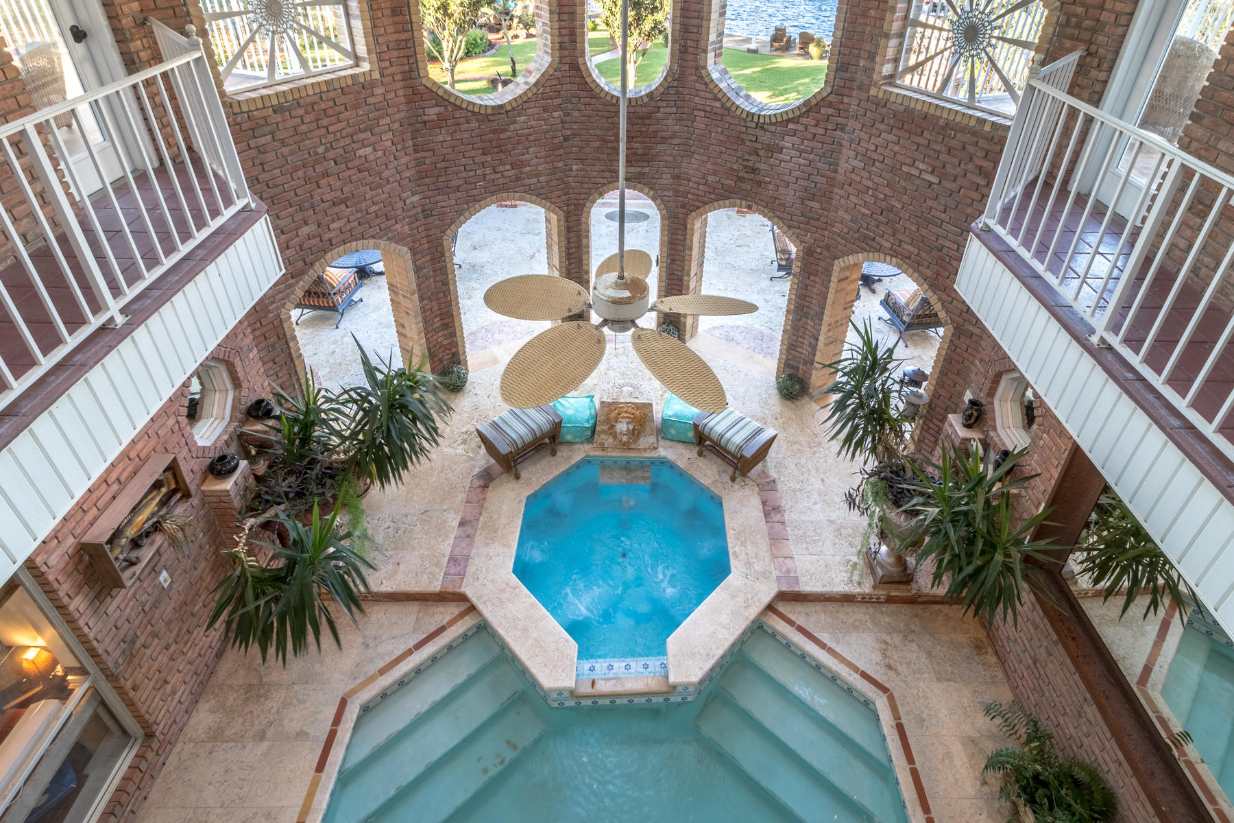 WHISPERING OAKS - Residential