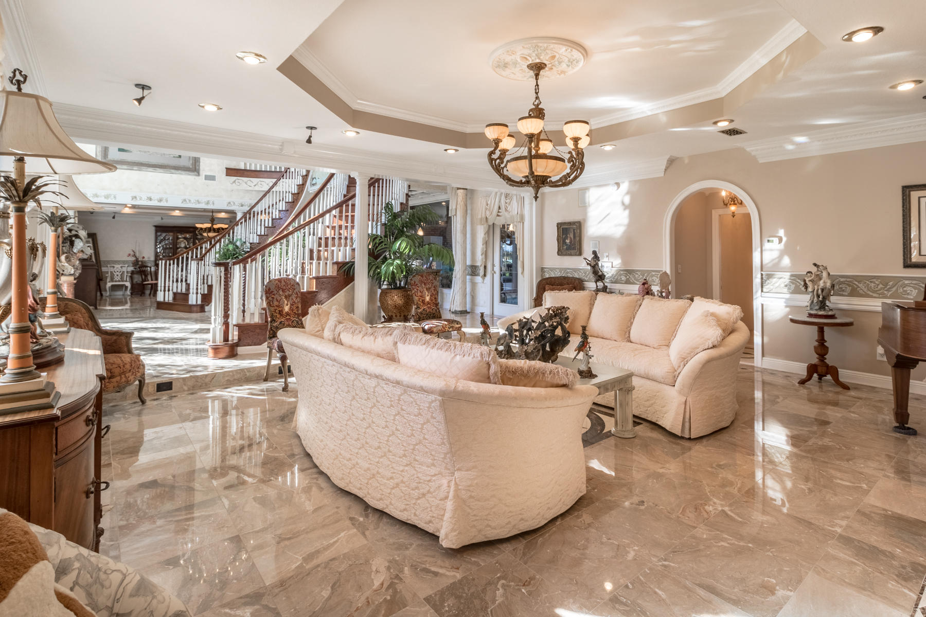WHISPERING OAKS - Residential