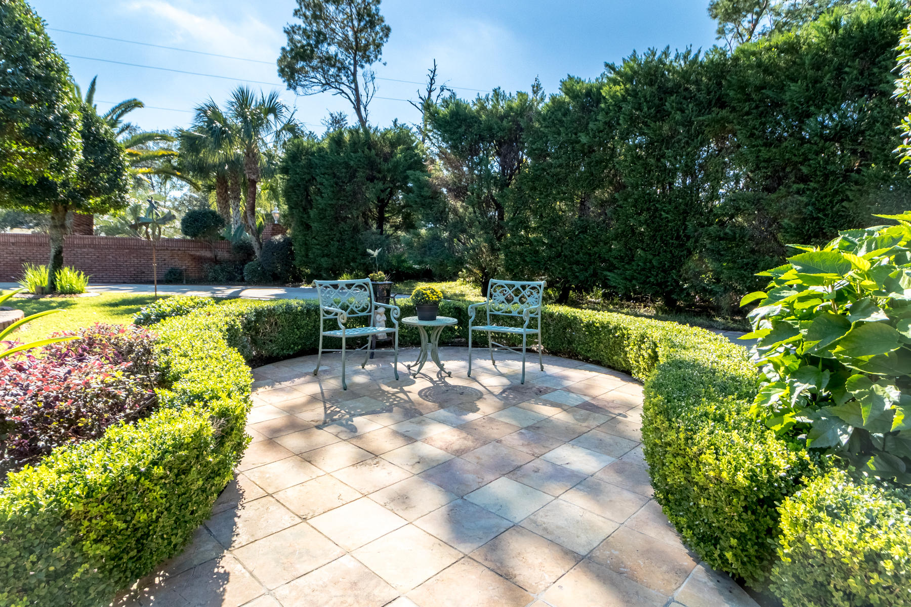 WHISPERING OAKS - Residential