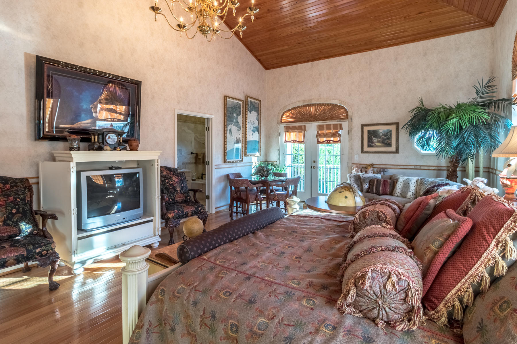 WHISPERING OAKS - Residential