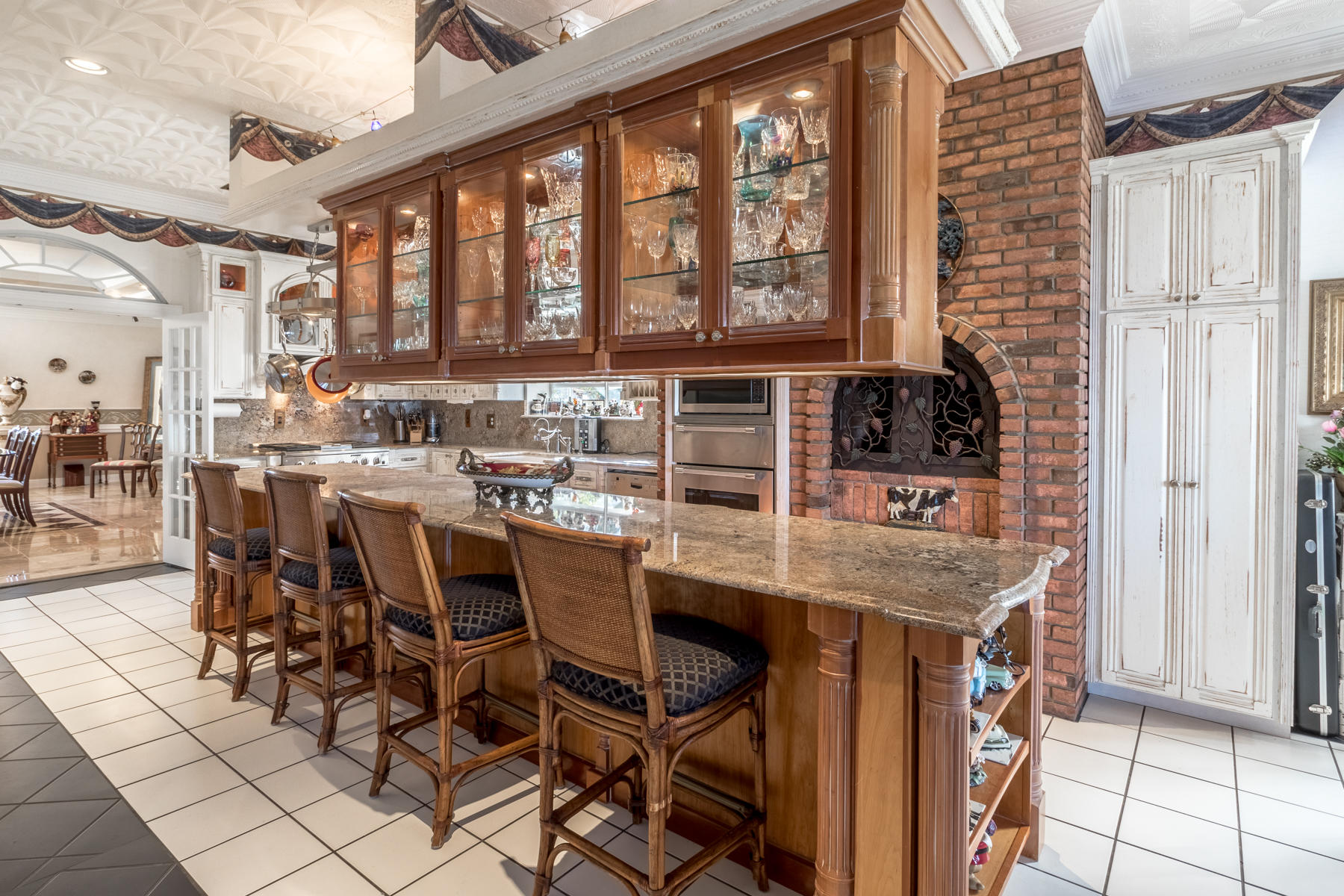 WHISPERING OAKS - Residential