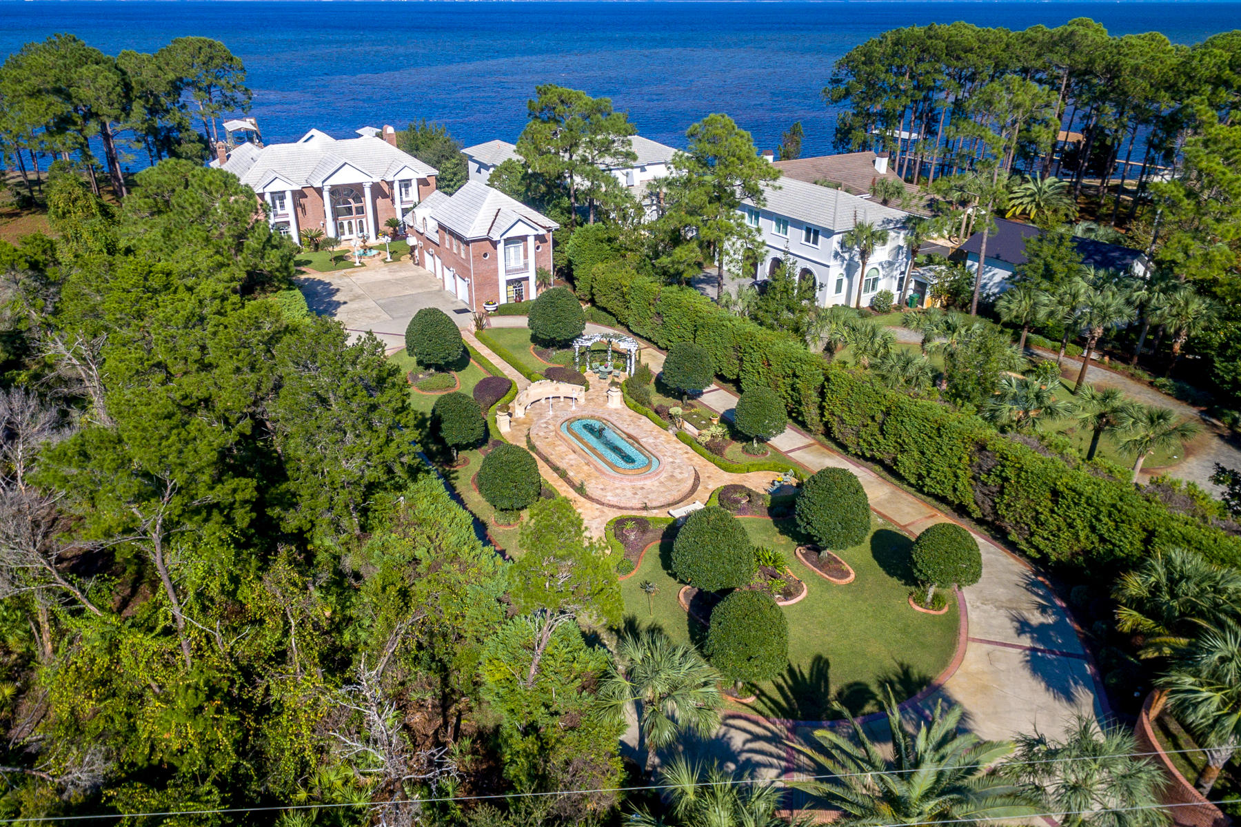 WHISPERING OAKS - Residential