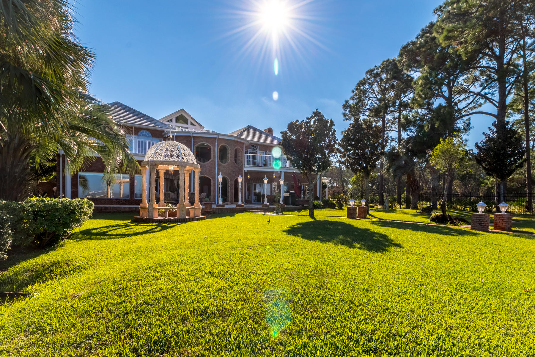 WHISPERING OAKS - Residential
