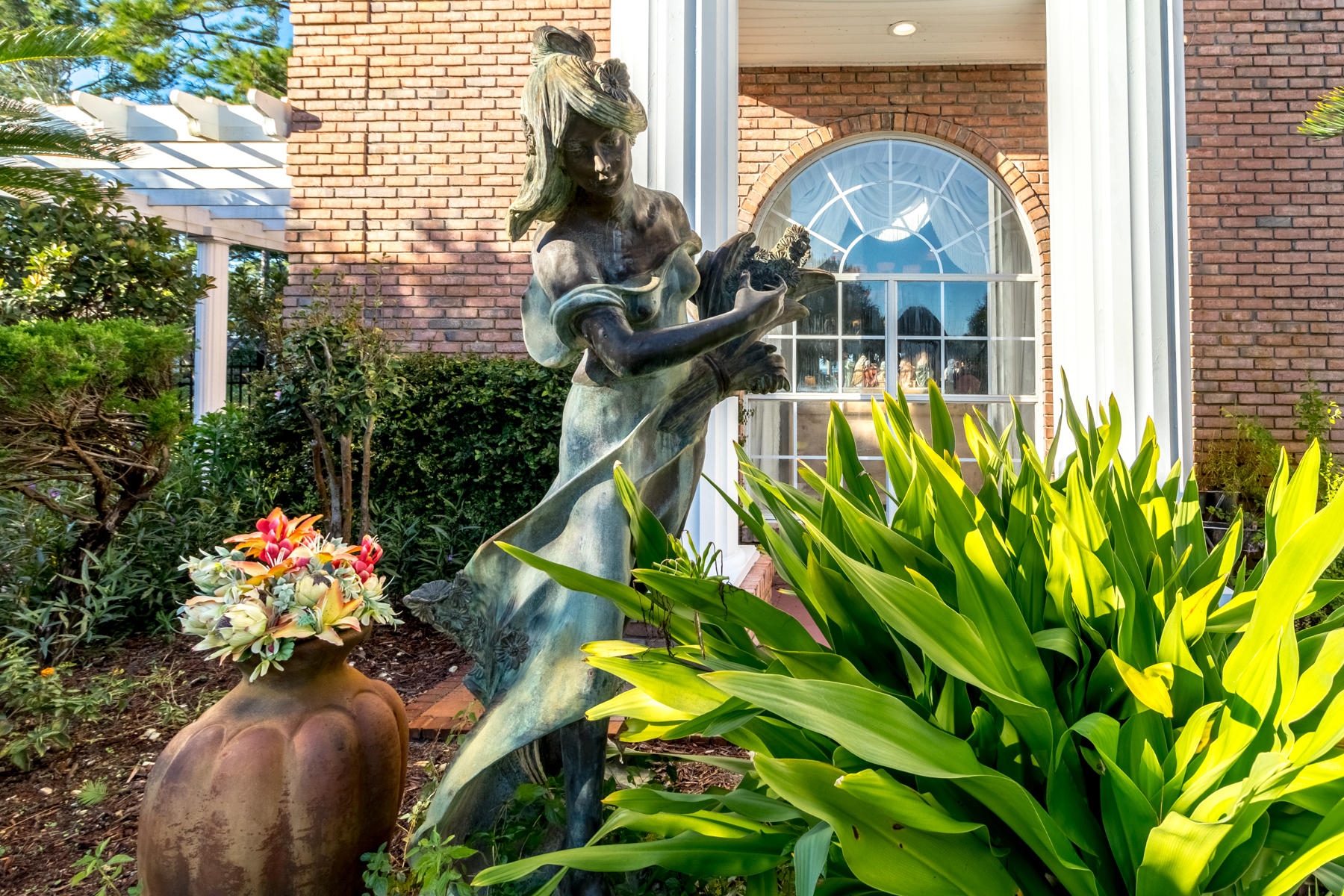 WHISPERING OAKS - Residential
