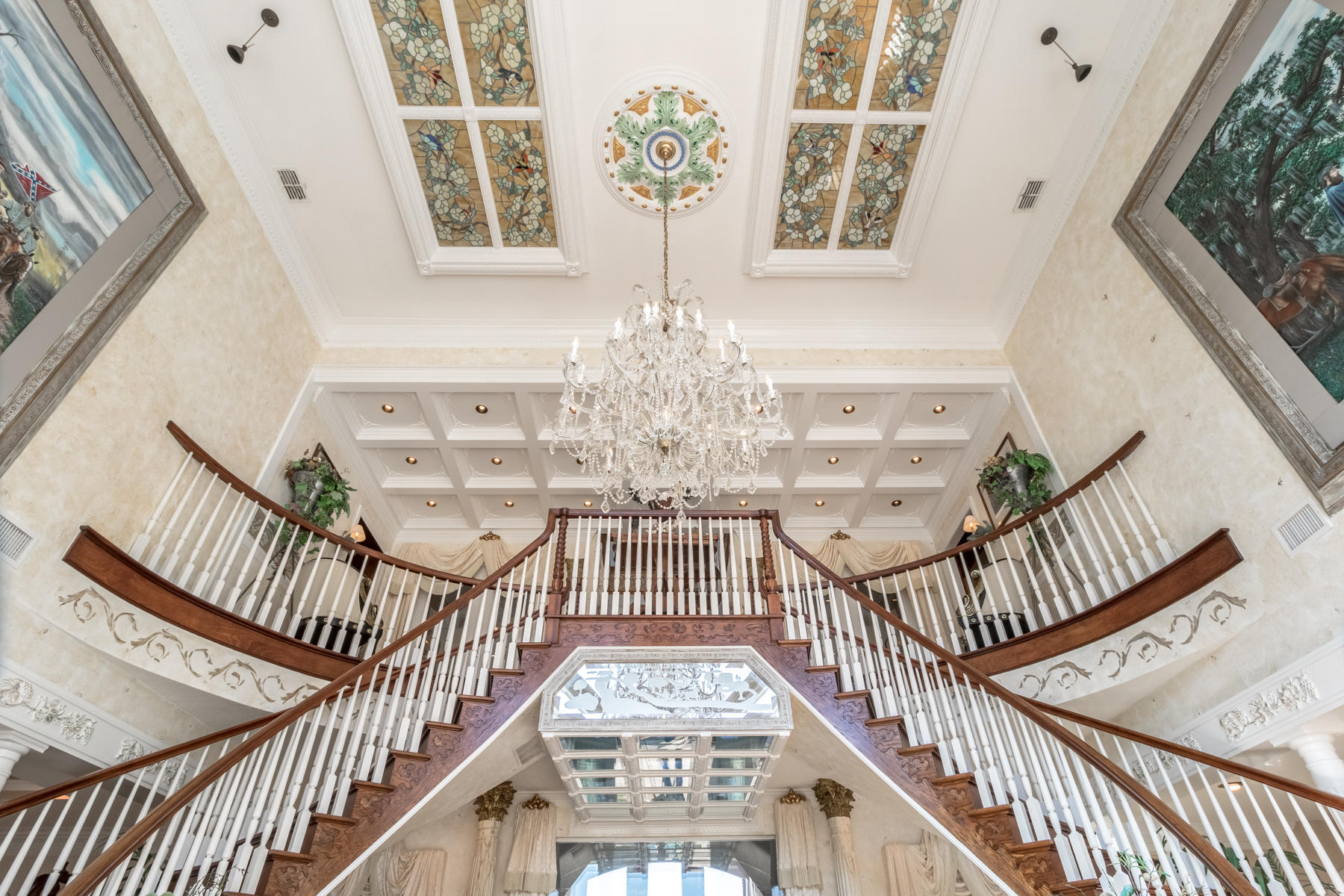 WHISPERING OAKS - Residential