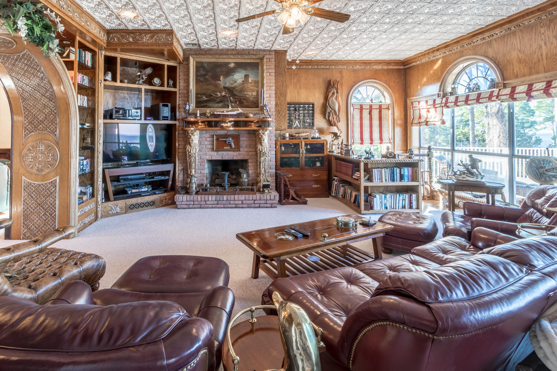 WHISPERING OAKS - Residential