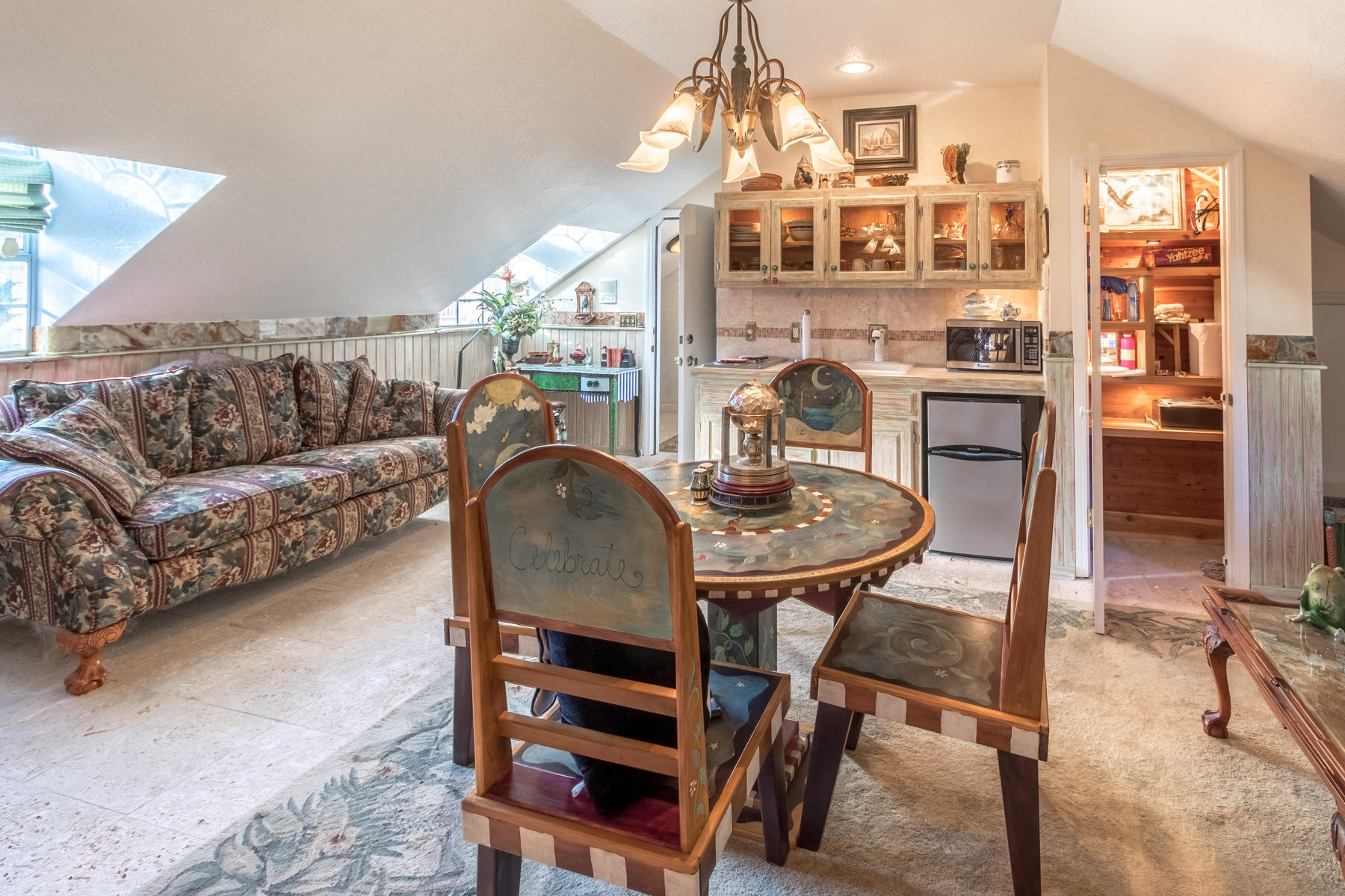 WHISPERING OAKS - Residential