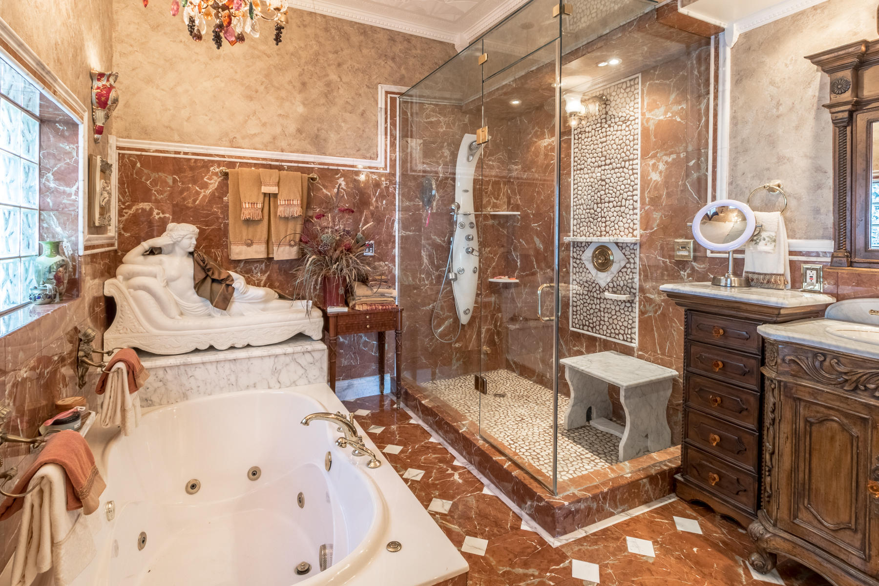 WHISPERING OAKS - Residential