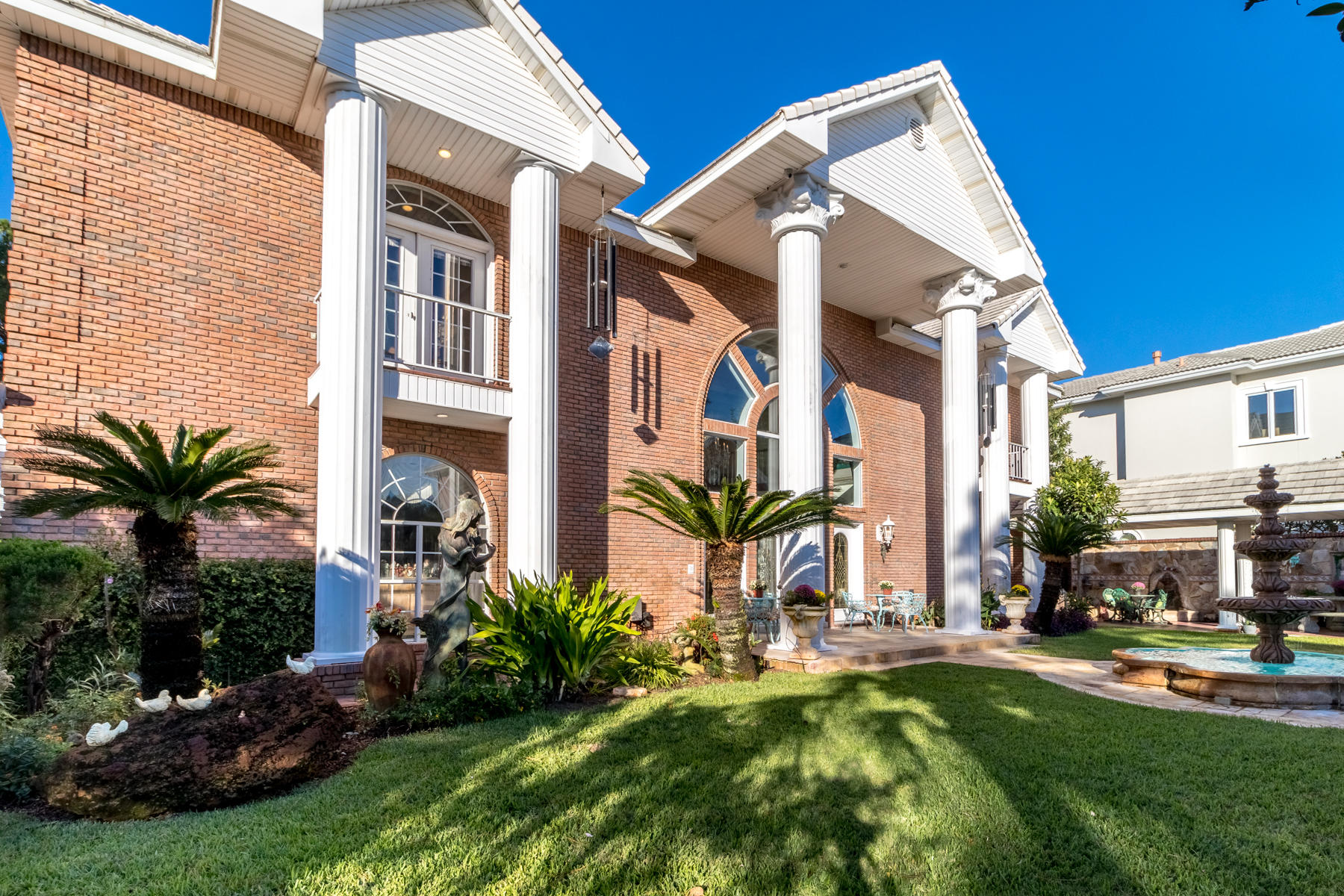 WHISPERING OAKS - Residential