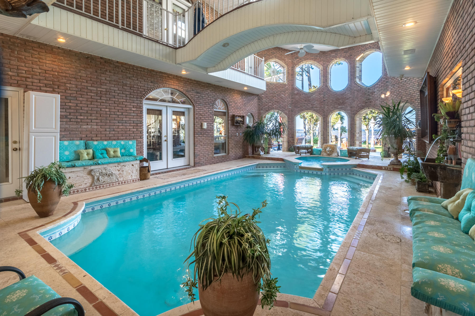 WHISPERING OAKS - Residential