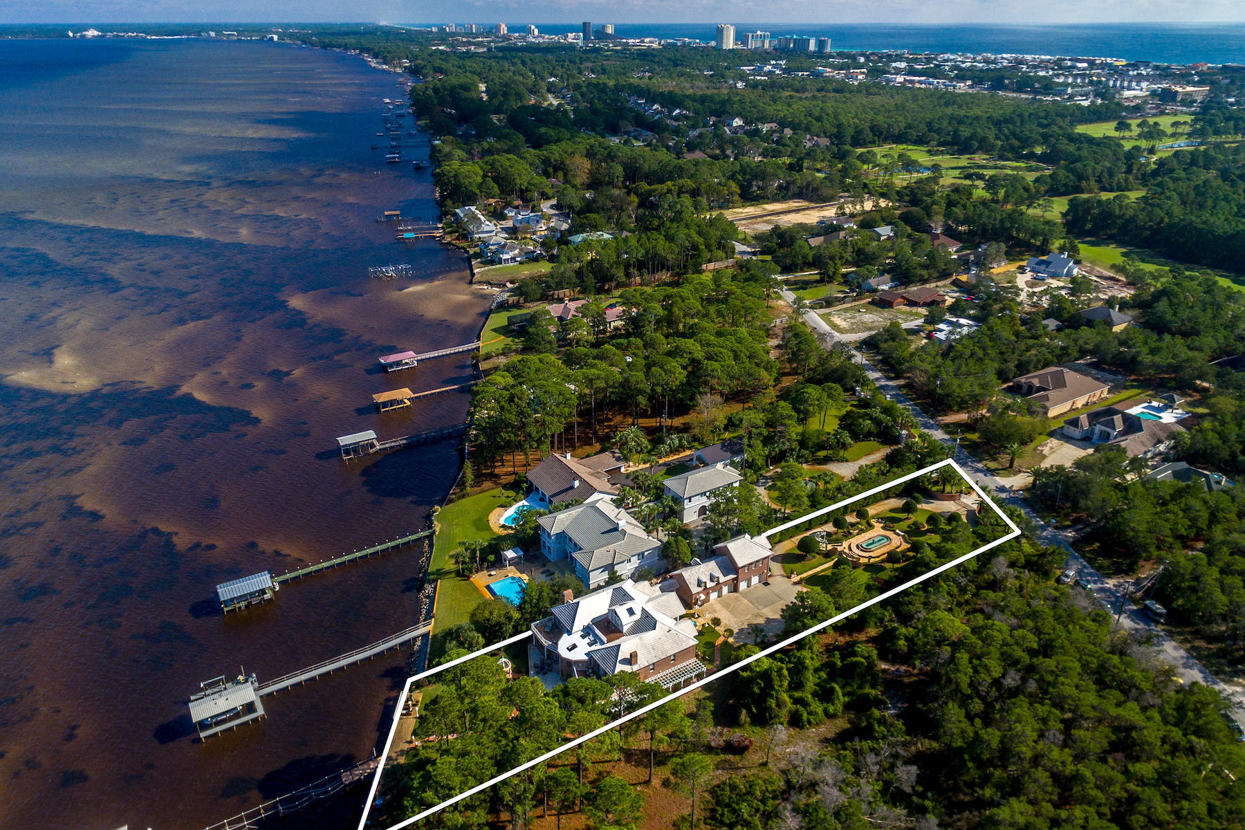 WHISPERING OAKS - Residential