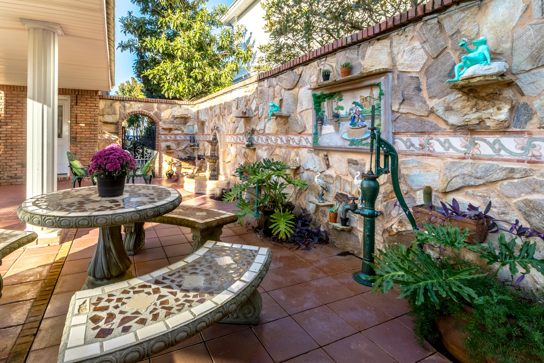 WHISPERING OAKS - Residential