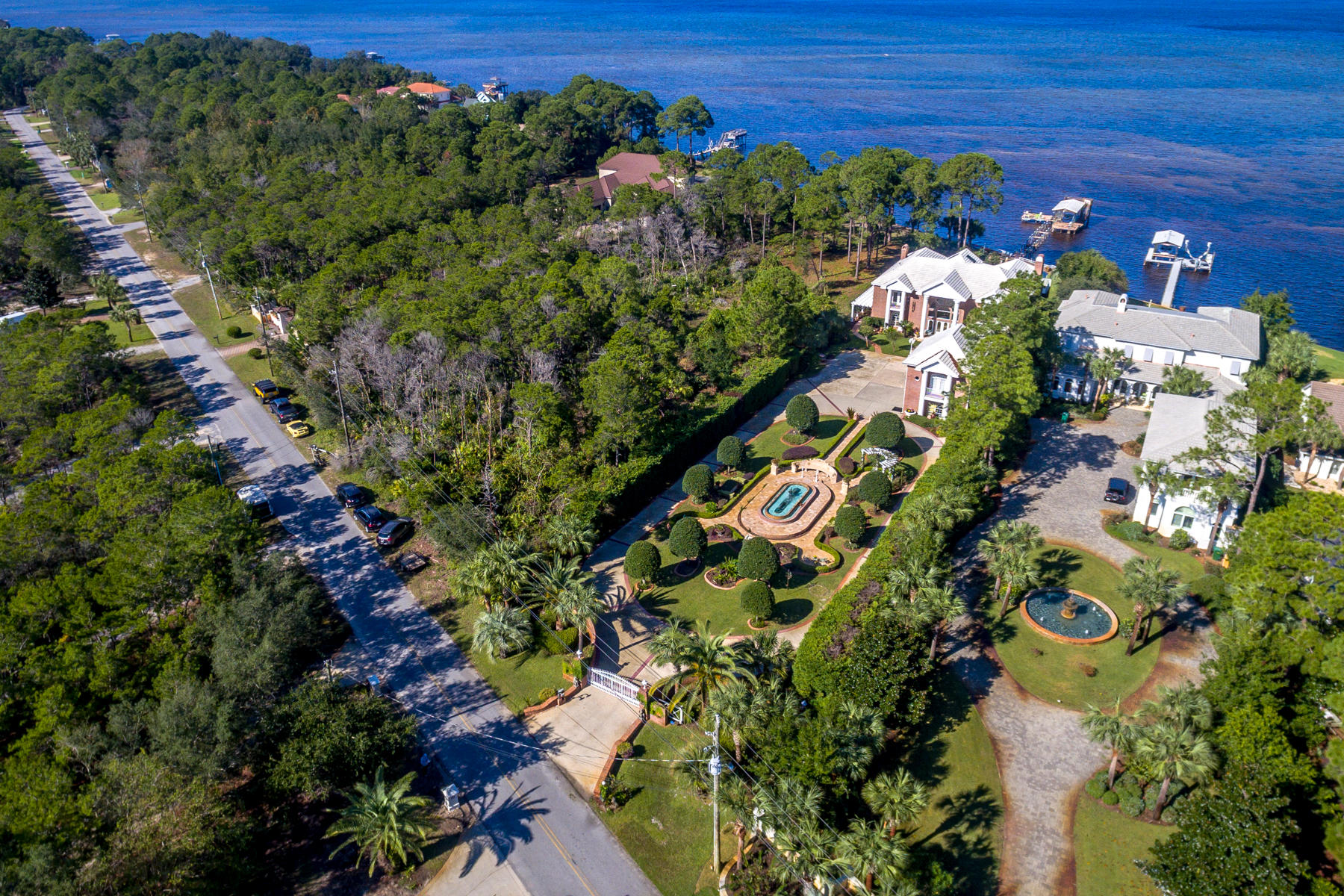WHISPERING OAKS - Residential