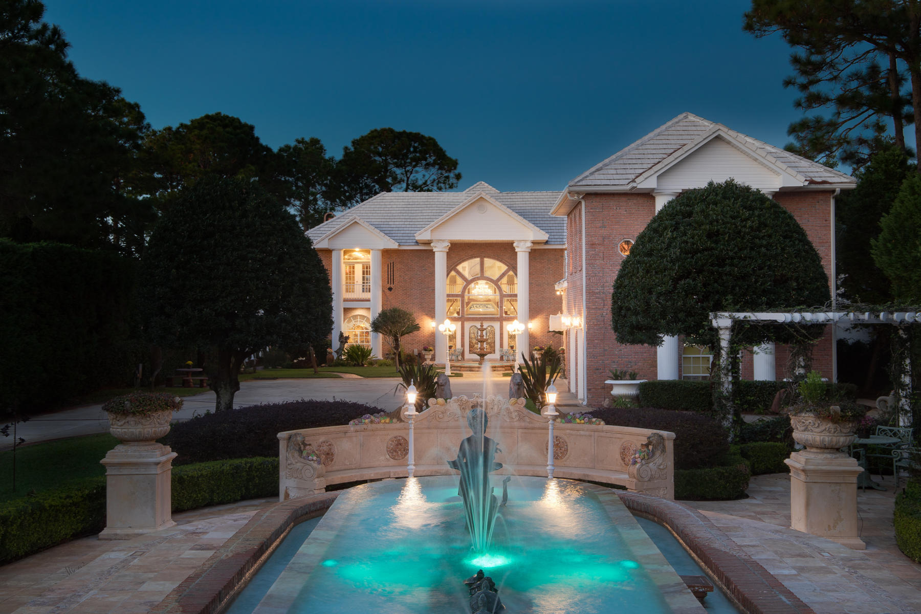 WHISPERING OAKS - Residential
