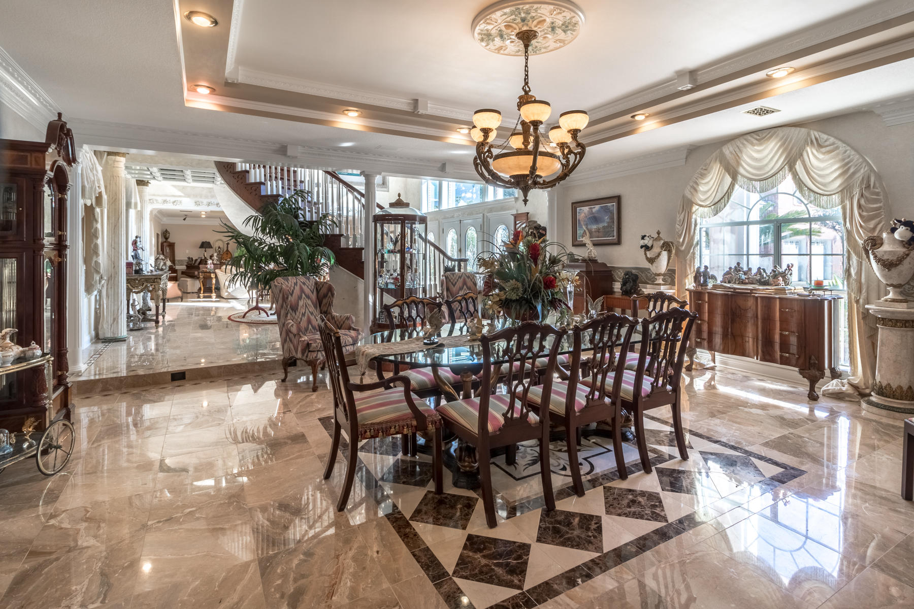 WHISPERING OAKS - Residential