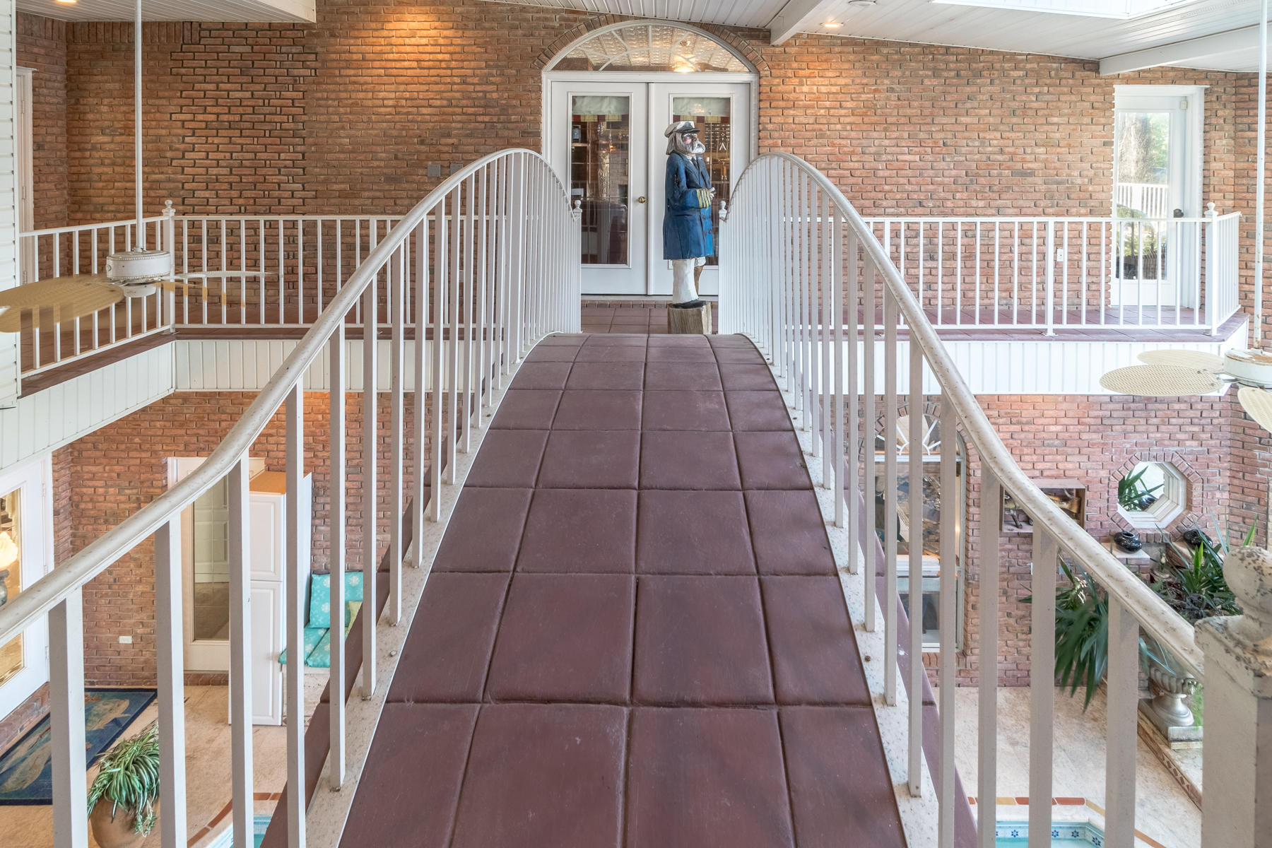 WHISPERING OAKS - Residential