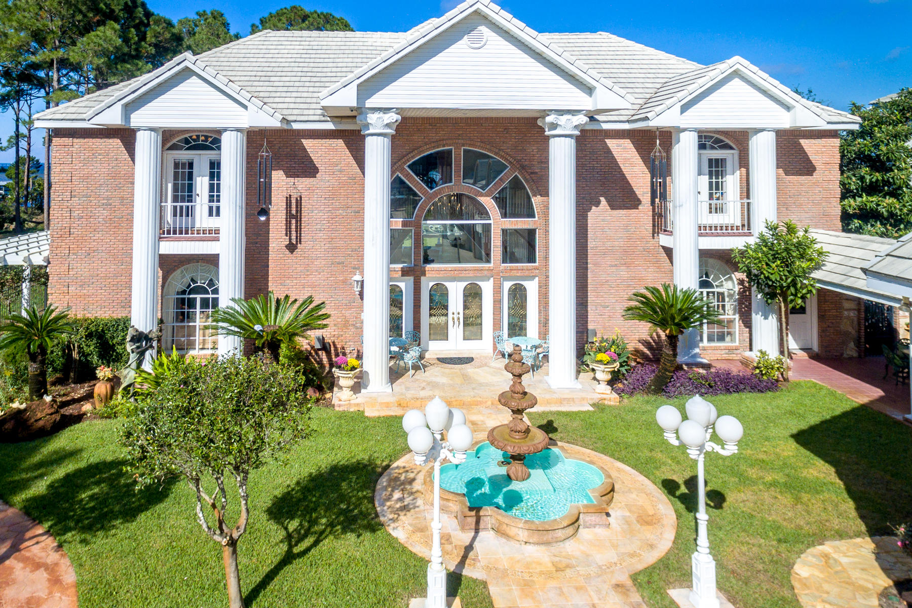 WHISPERING OAKS - Residential