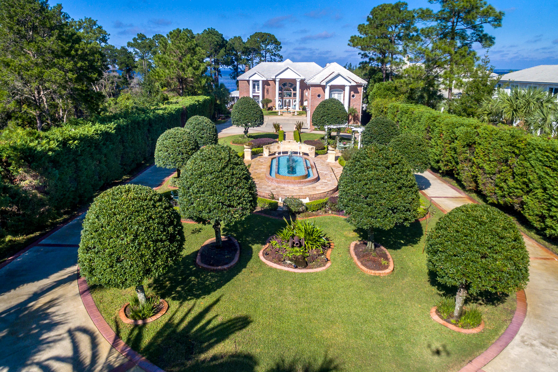 WHISPERING OAKS - Residential