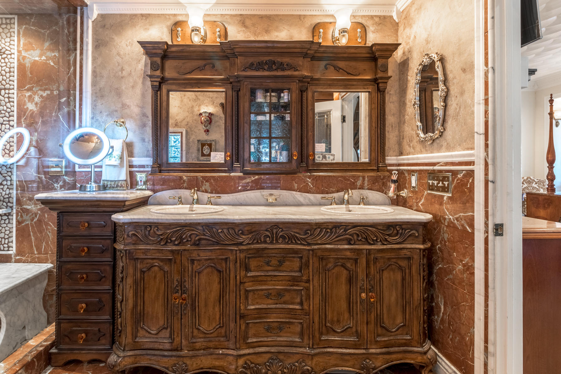 WHISPERING OAKS - Residential